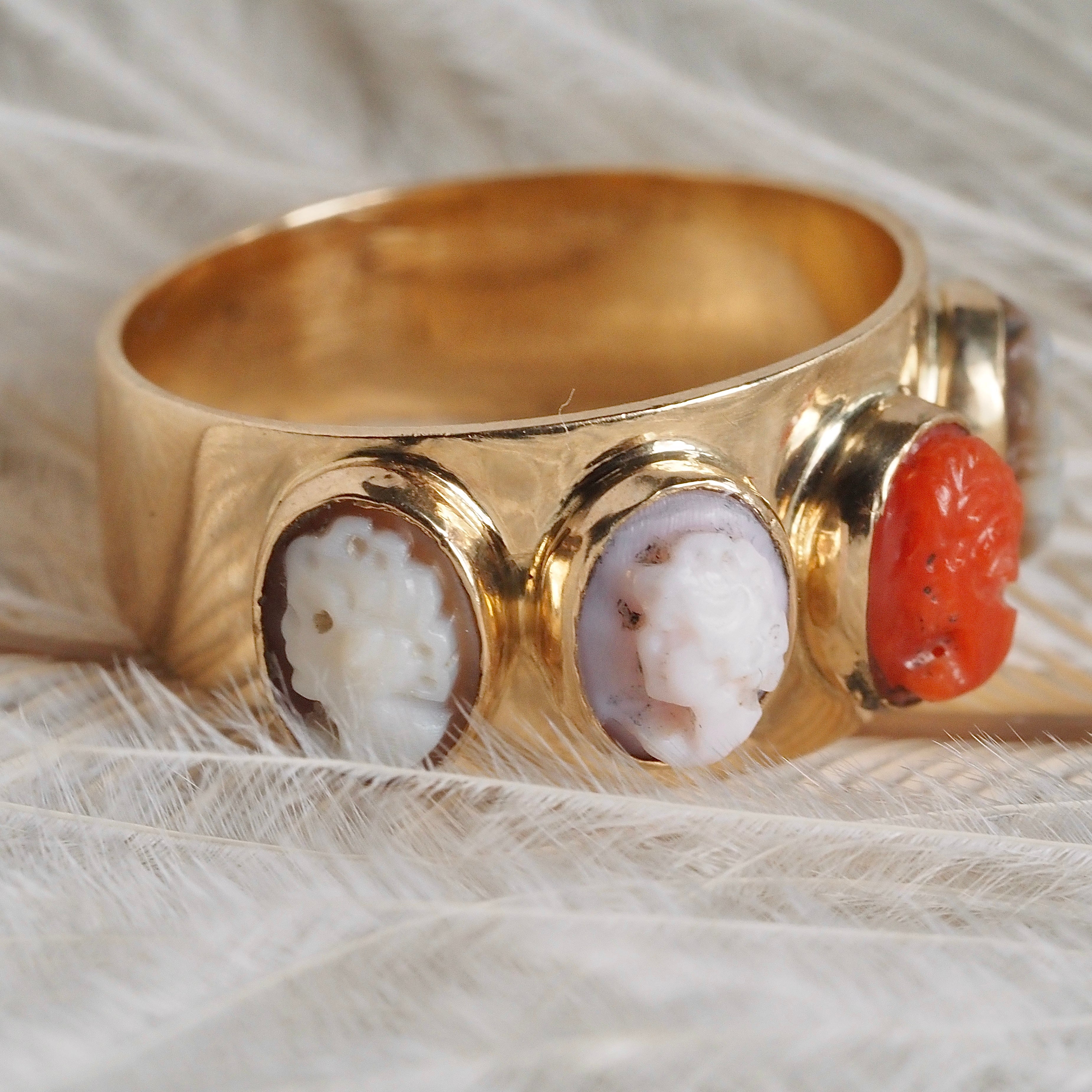 Vintage Cameo Coral Mother of Pearl and Shell 14k Gold Ring