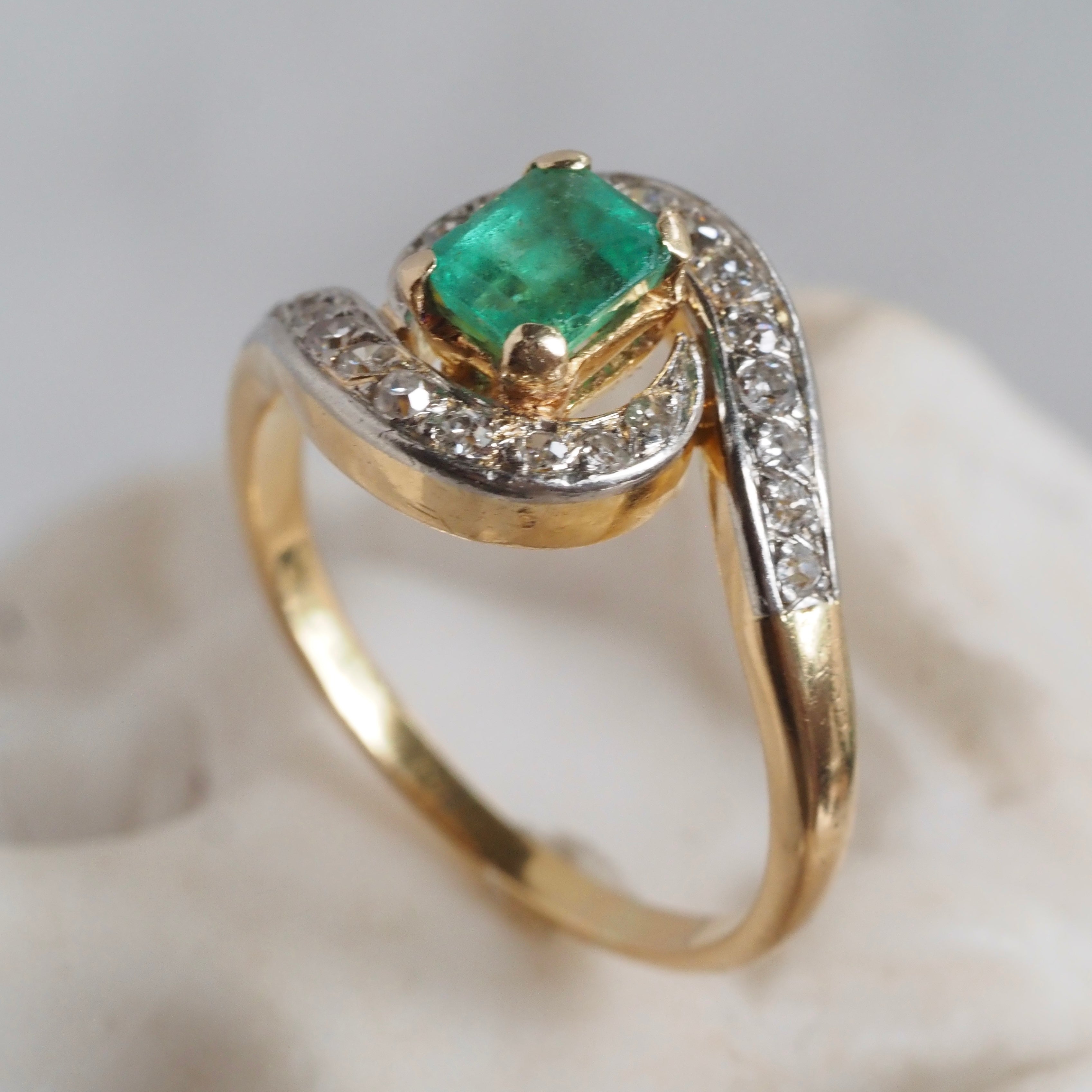 Antique Emerald Diamond Swirl 18k Gold Ring