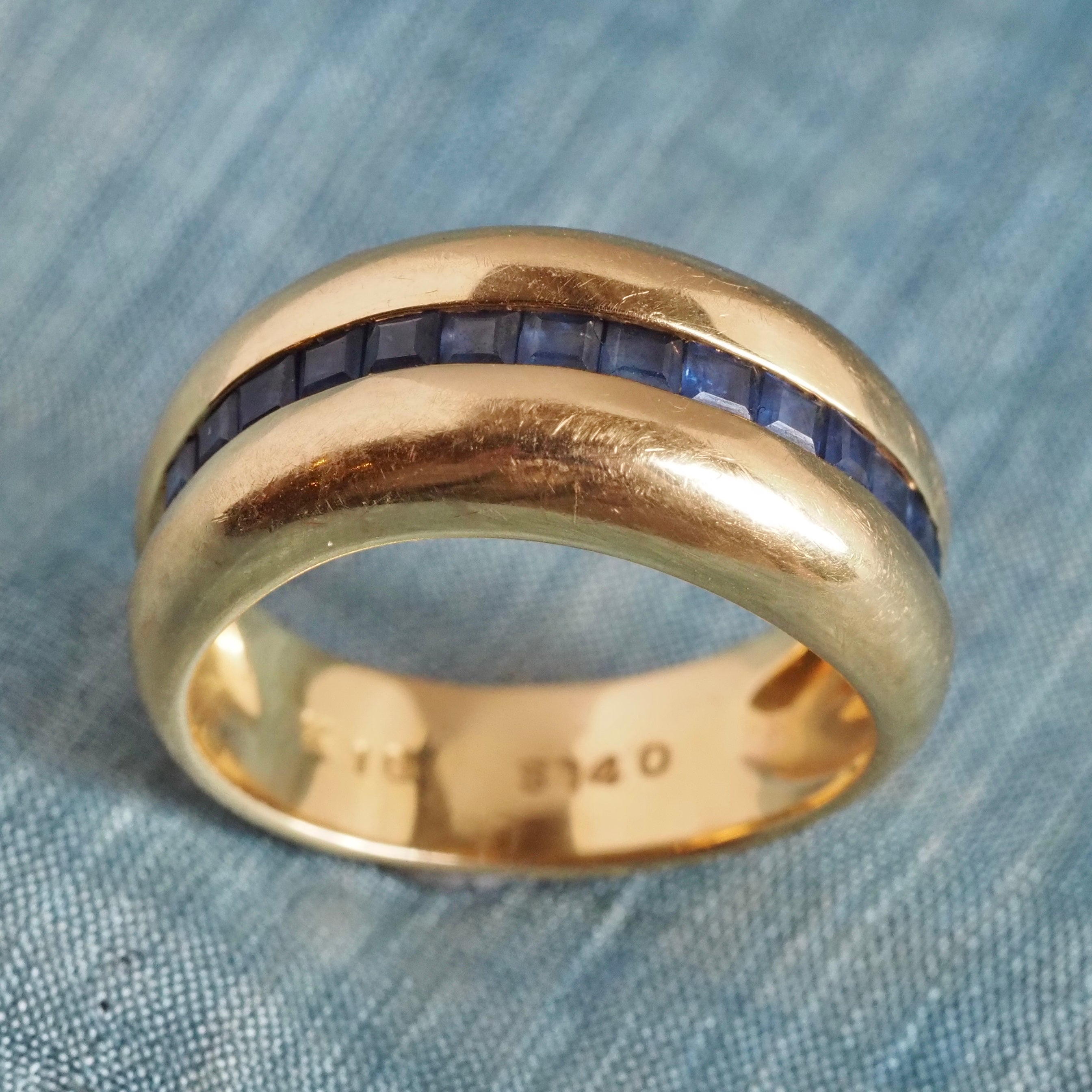Vintage 18k Gold Sapphire Channel Set Curved Ring