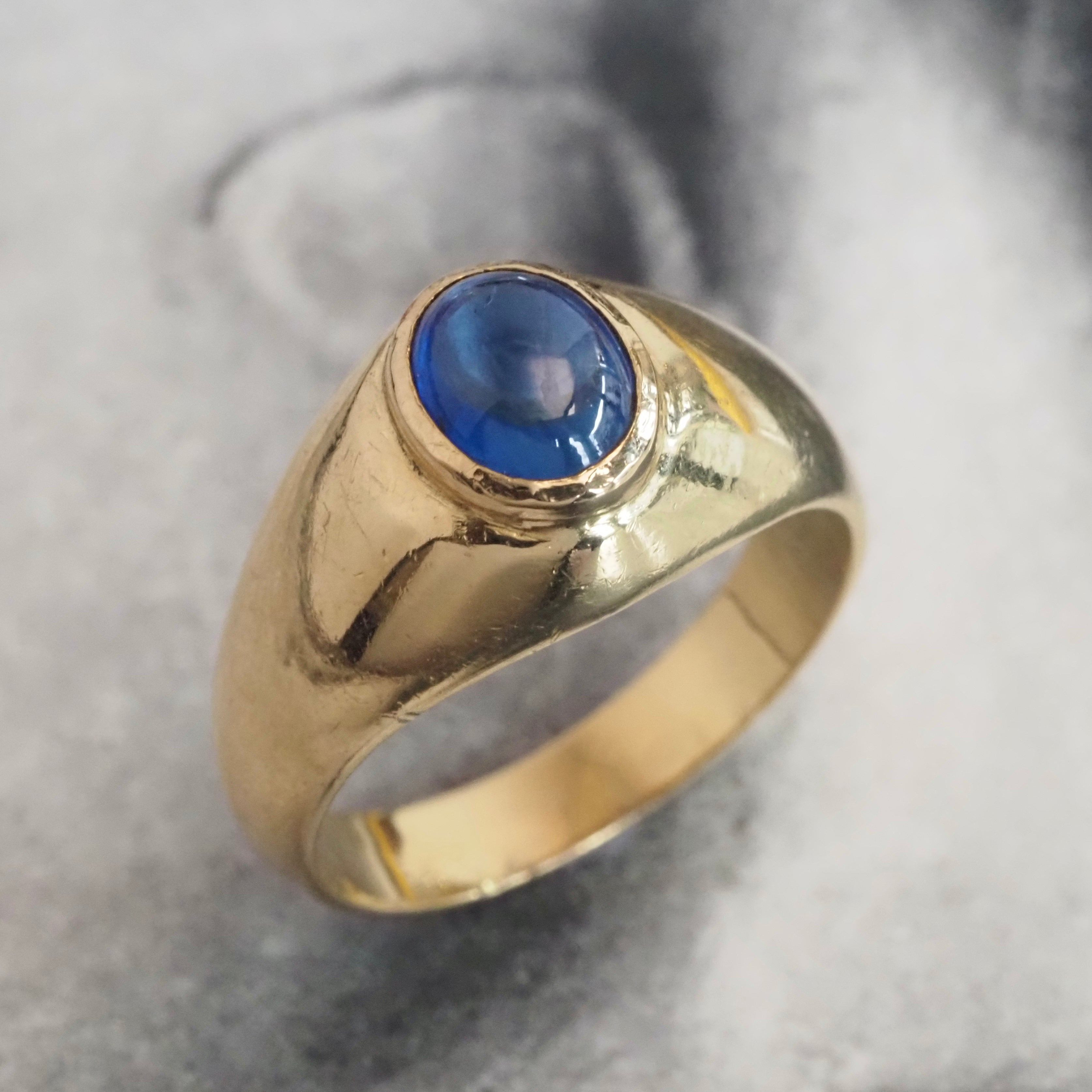 Vintage Natural Sapphire 18k Gold Dome Ring