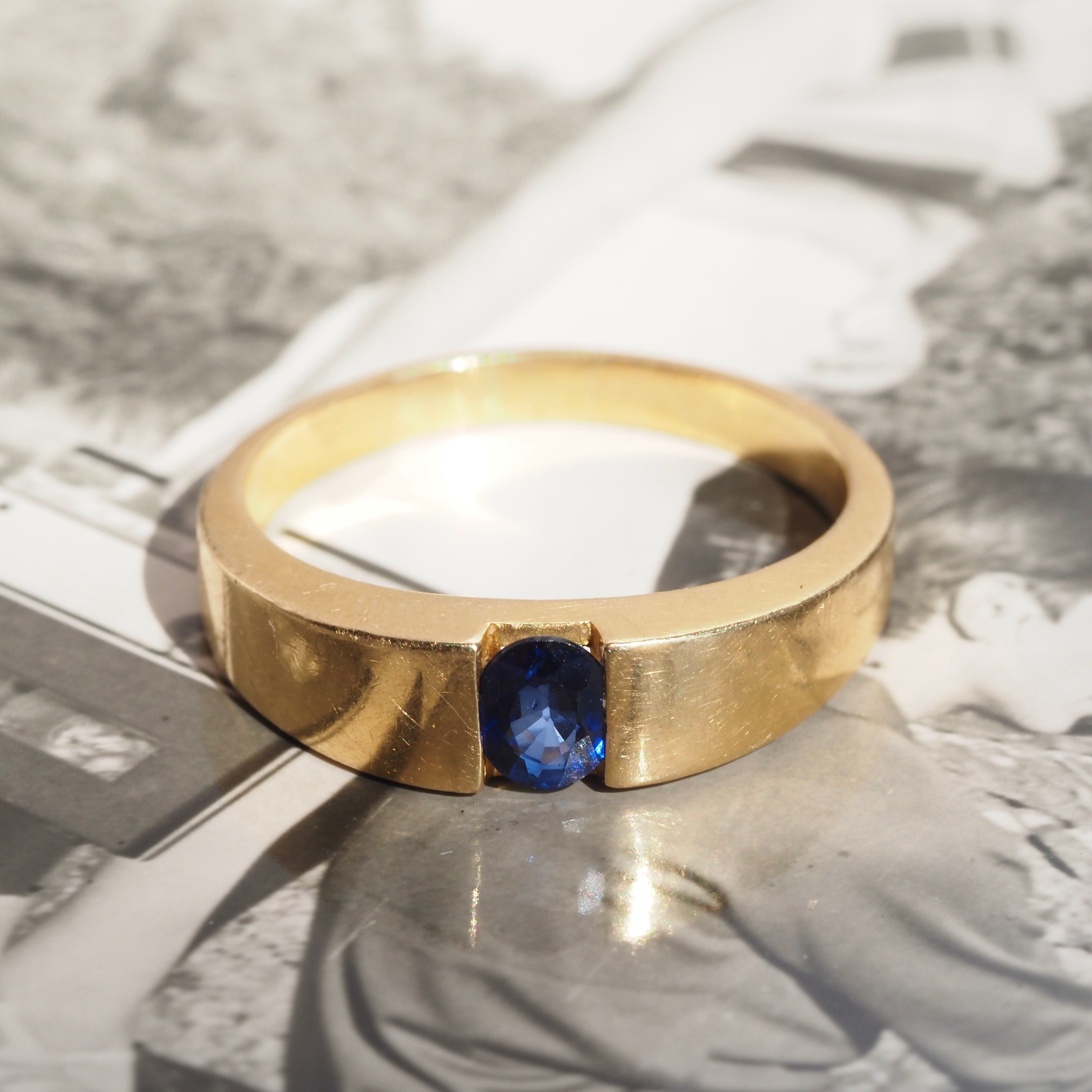 Vintage 18k Gold Natural Sapphire Band