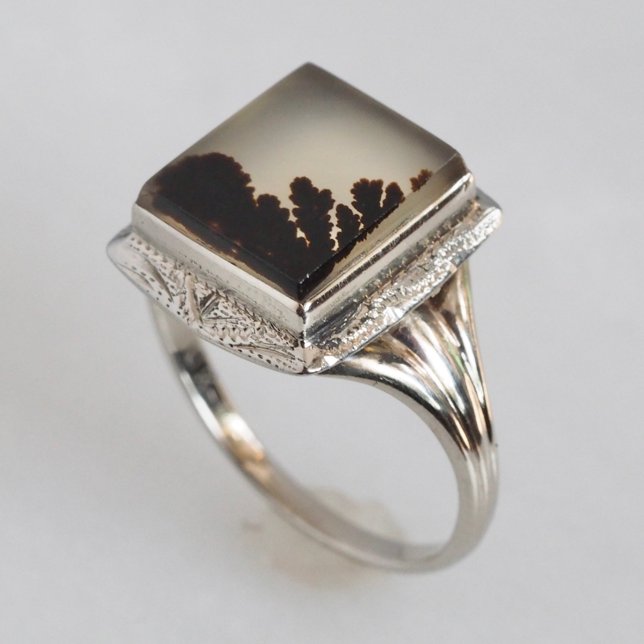Antique Art Deco 10k White Gold Agate Ring