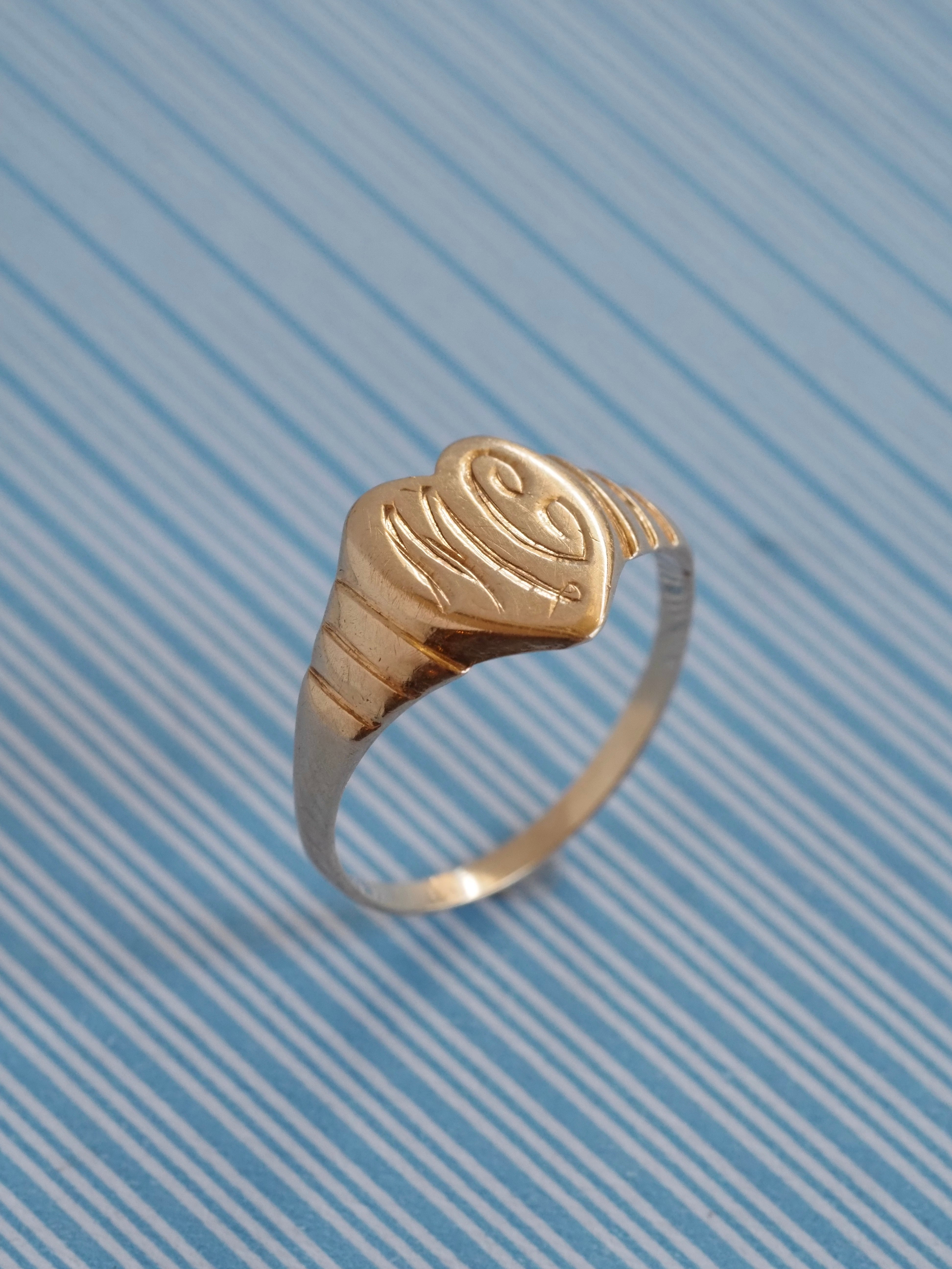 Vintage 14k Gold Heart Engraved “MC” Signet