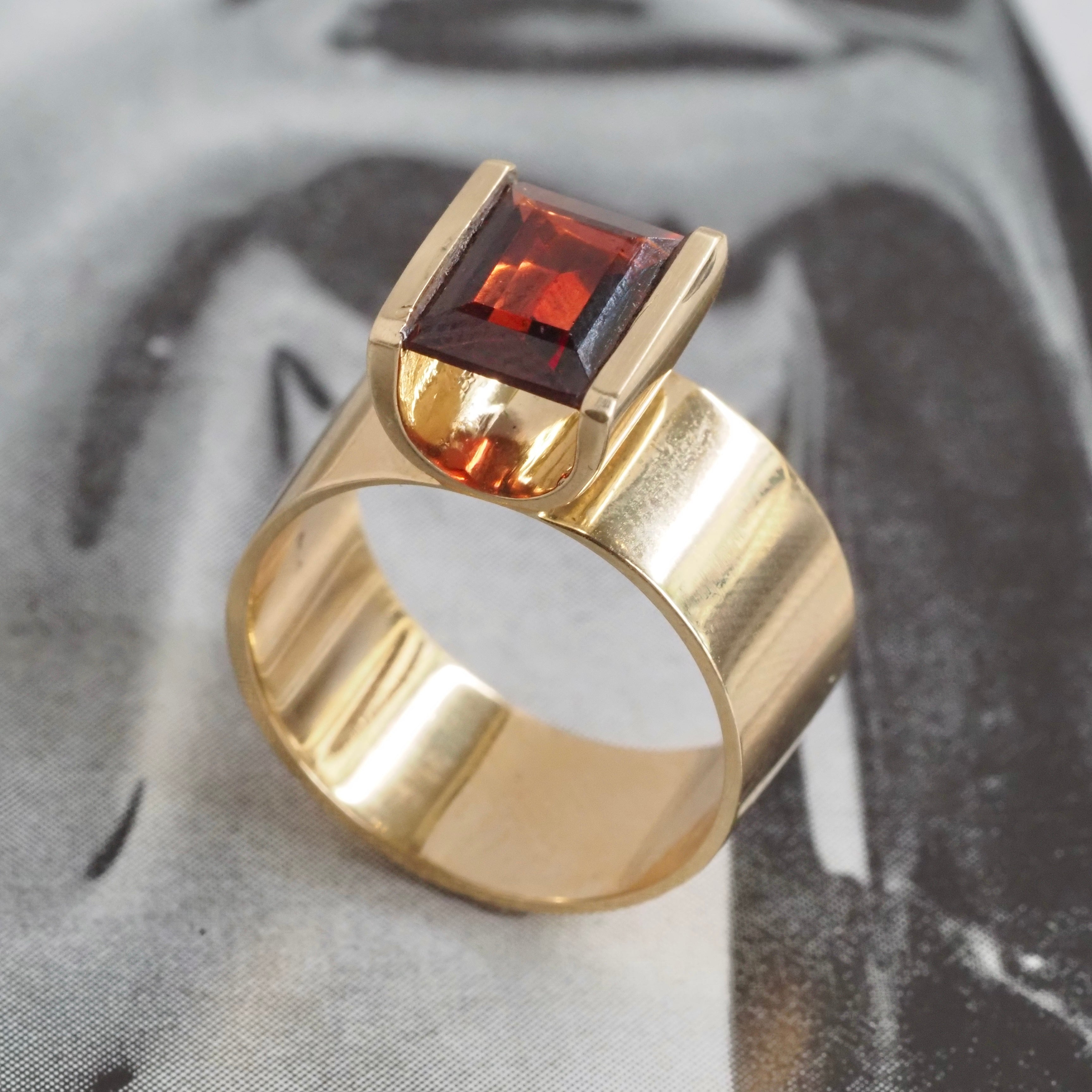 Vintage Modernist 14k Gold Garnet Ring