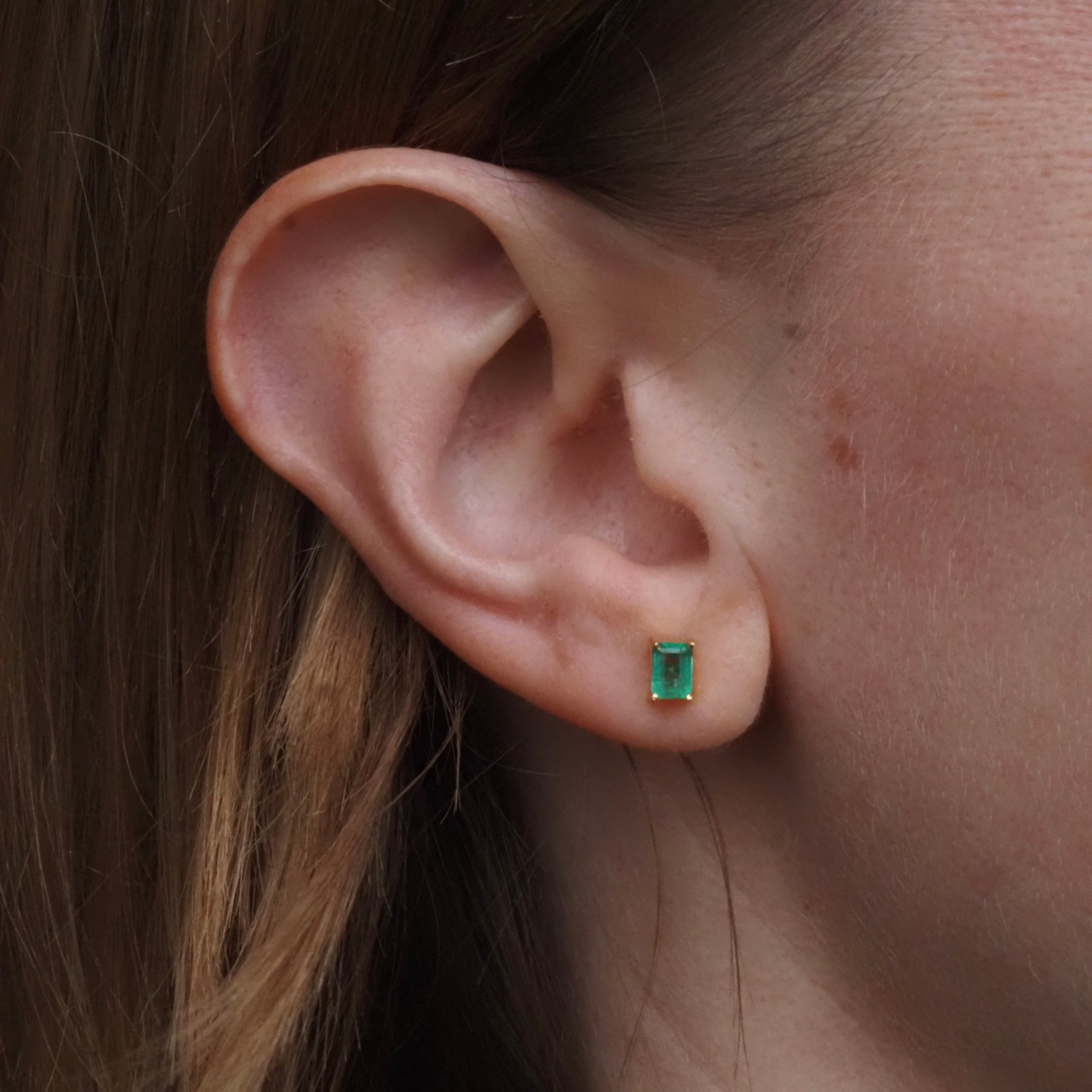 Vintage 18k Gold Emerald Cut Emerald Stud Earrings