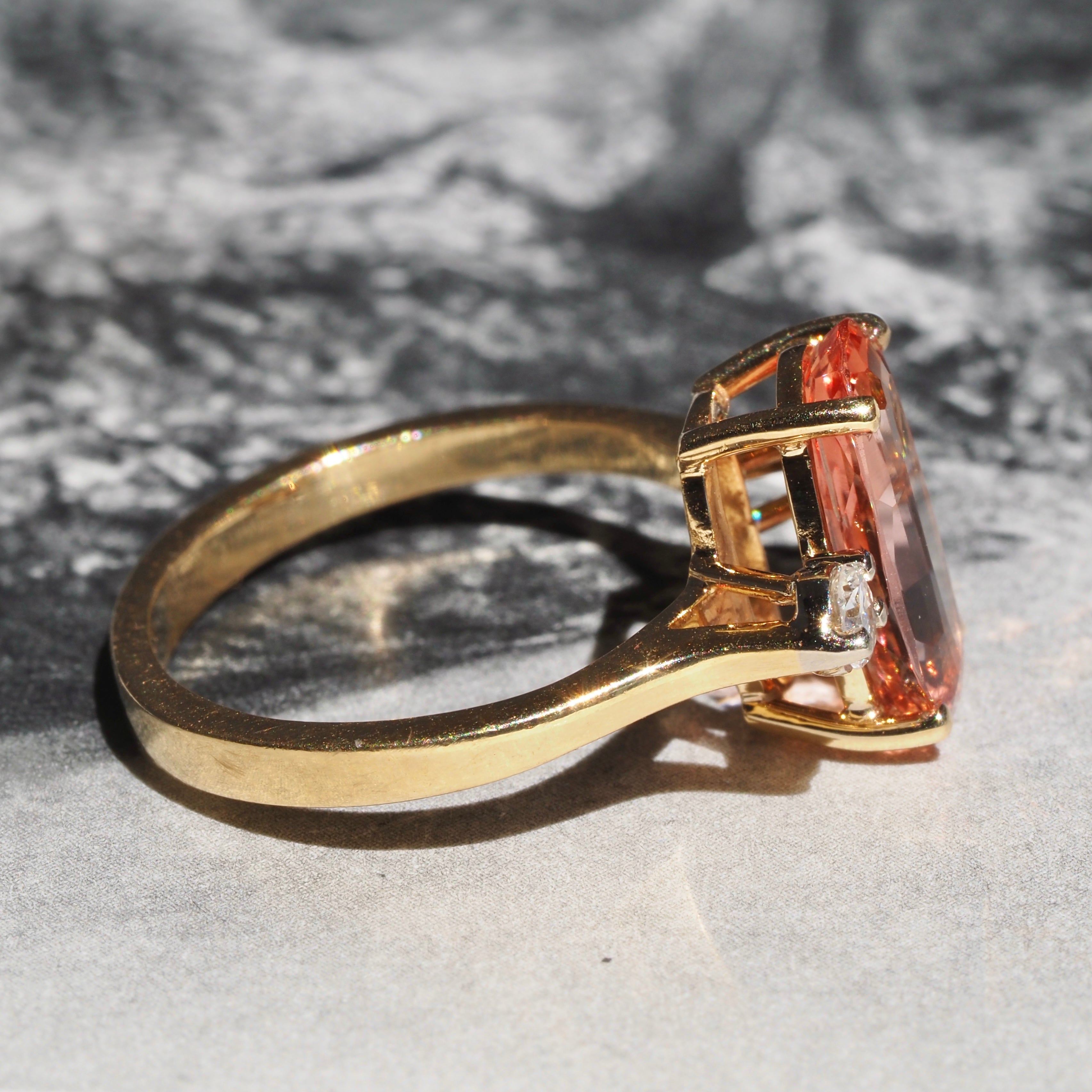 Vintage Imperial Topaz Round Brilliant Cut Diamond 18k Gold Ring