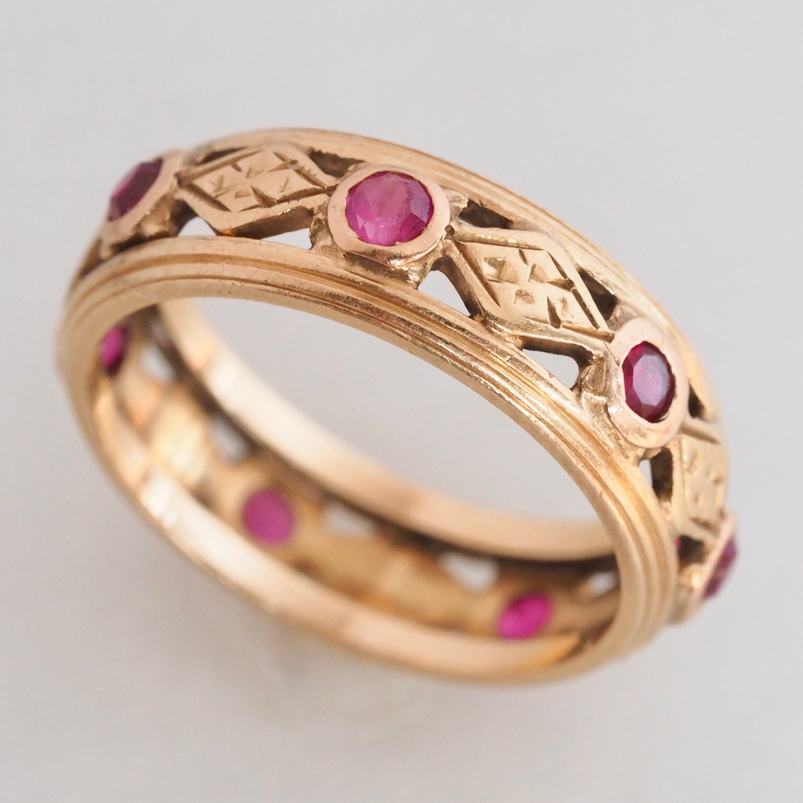 Antique 14k Gold Ruby Engraved Kite Cutout Band