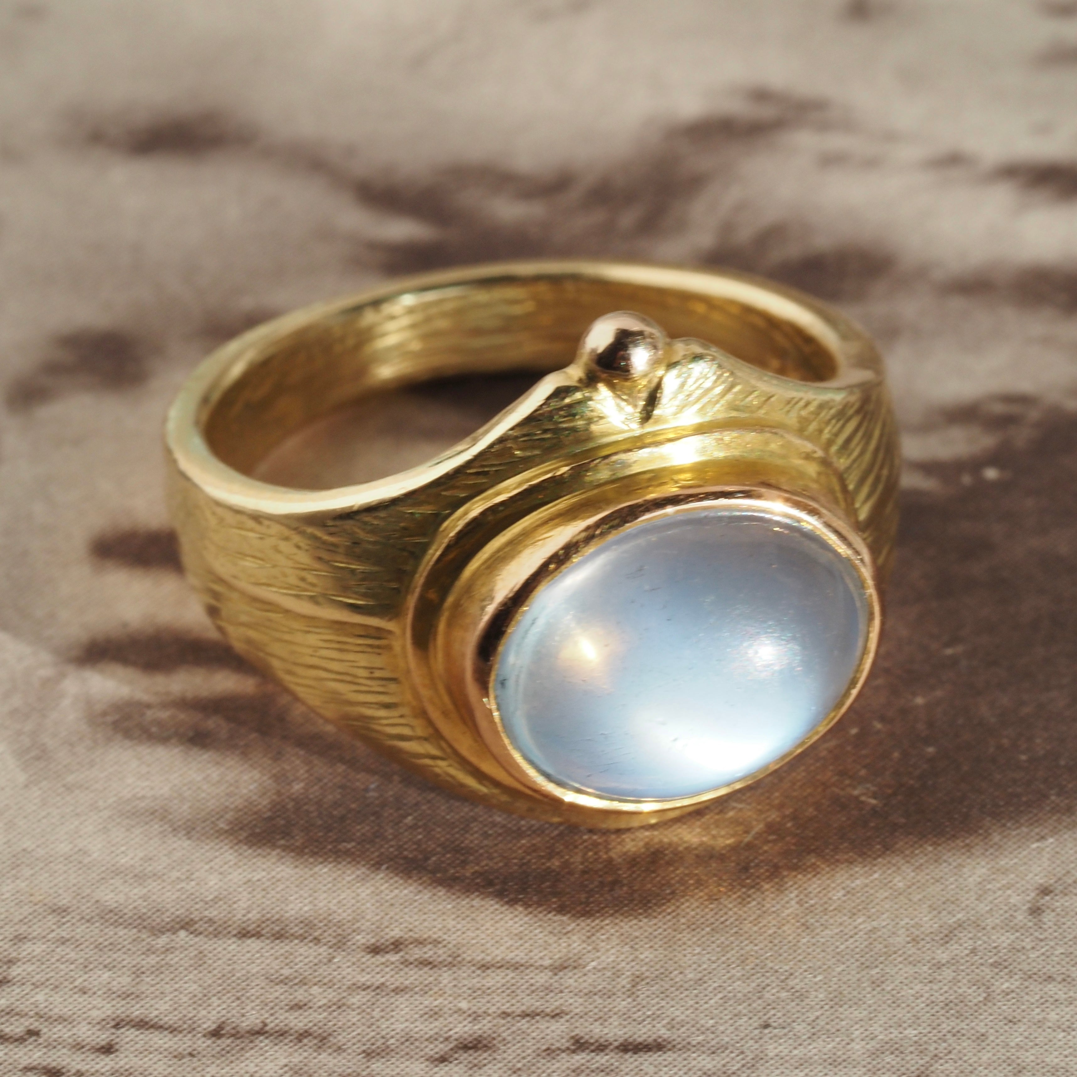 Moonstone Cabochon 18k Gold Ring