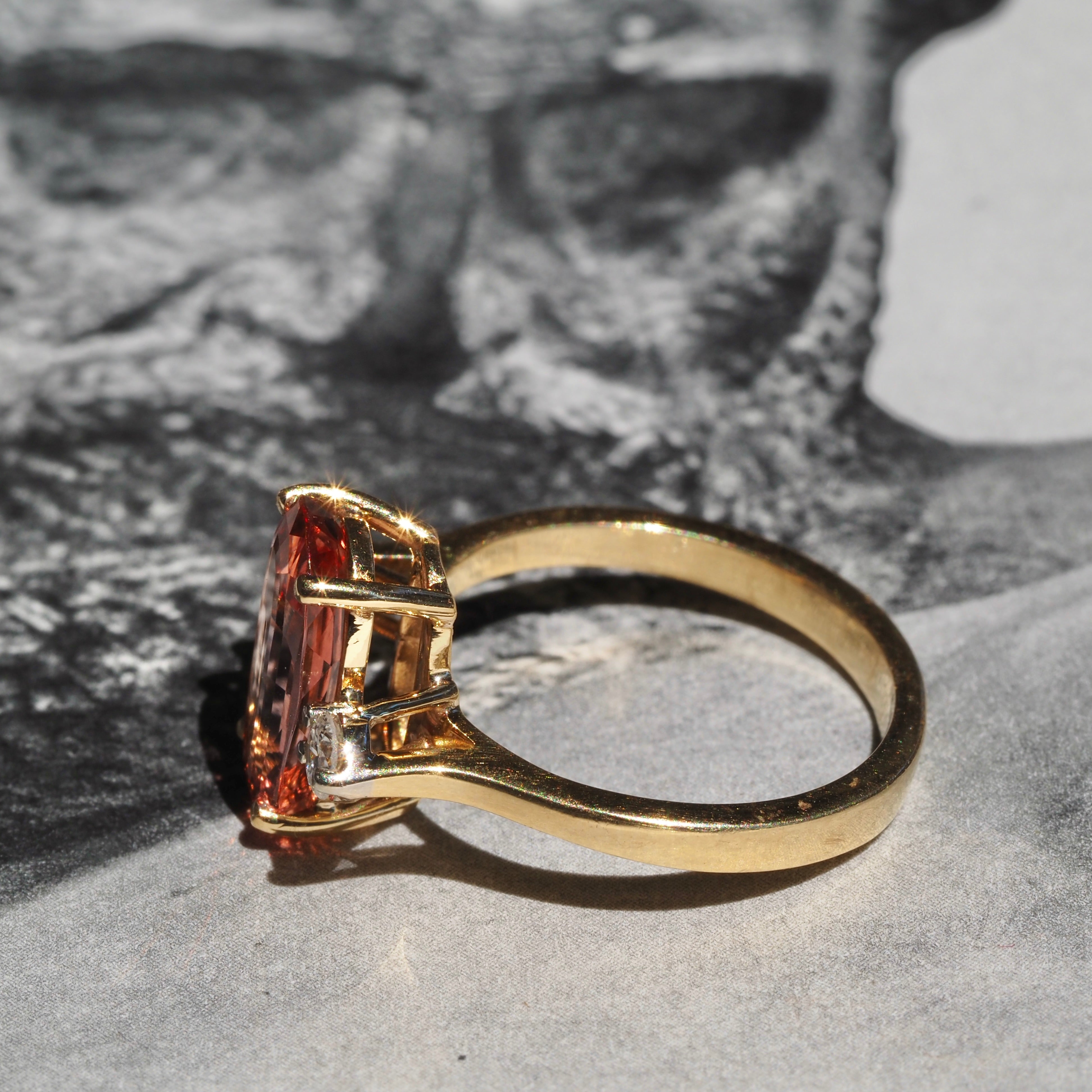 Vintage Imperial Topaz Round Brilliant Cut Diamond 18k Gold Ring