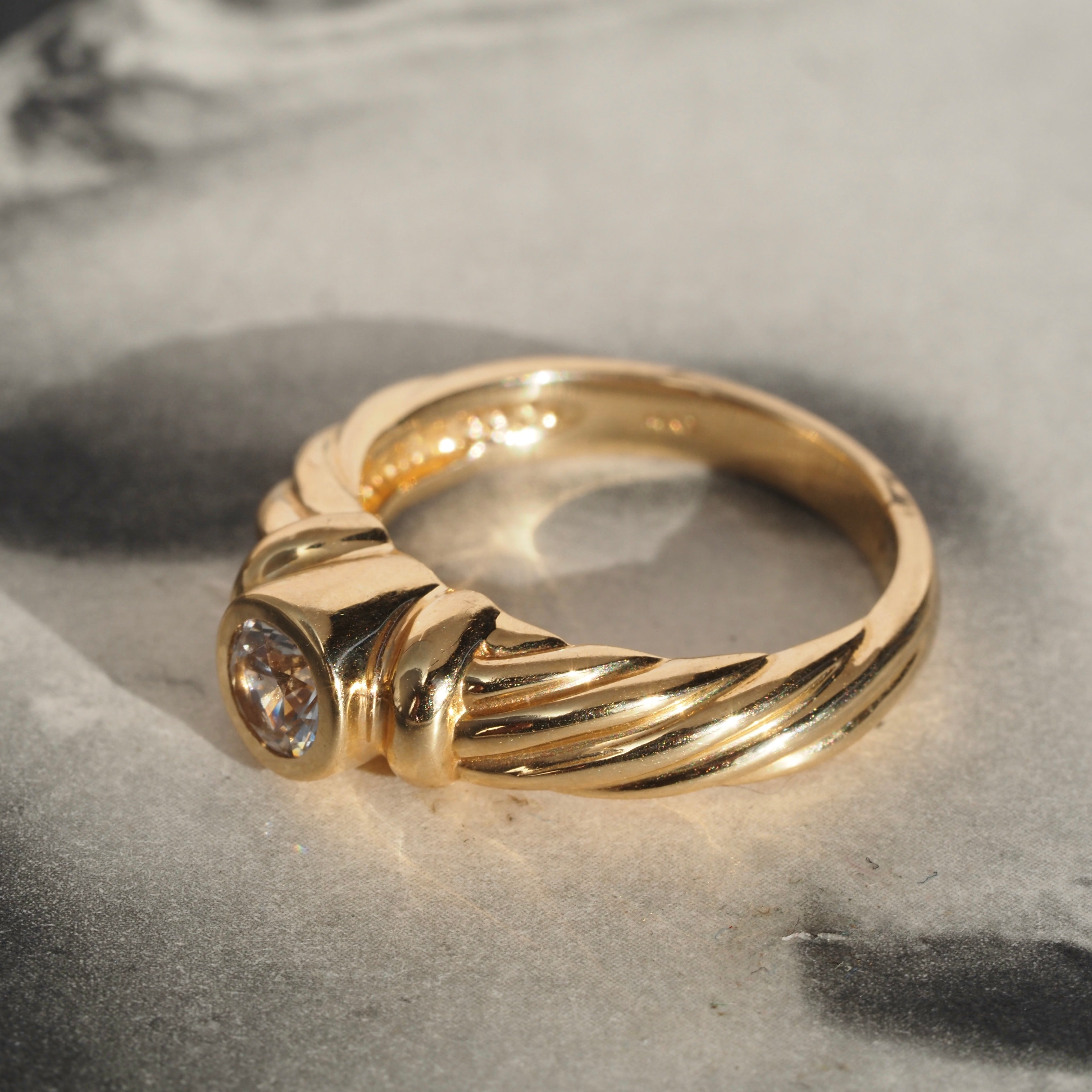 Vintage White Sapphire 14k Gold Ring