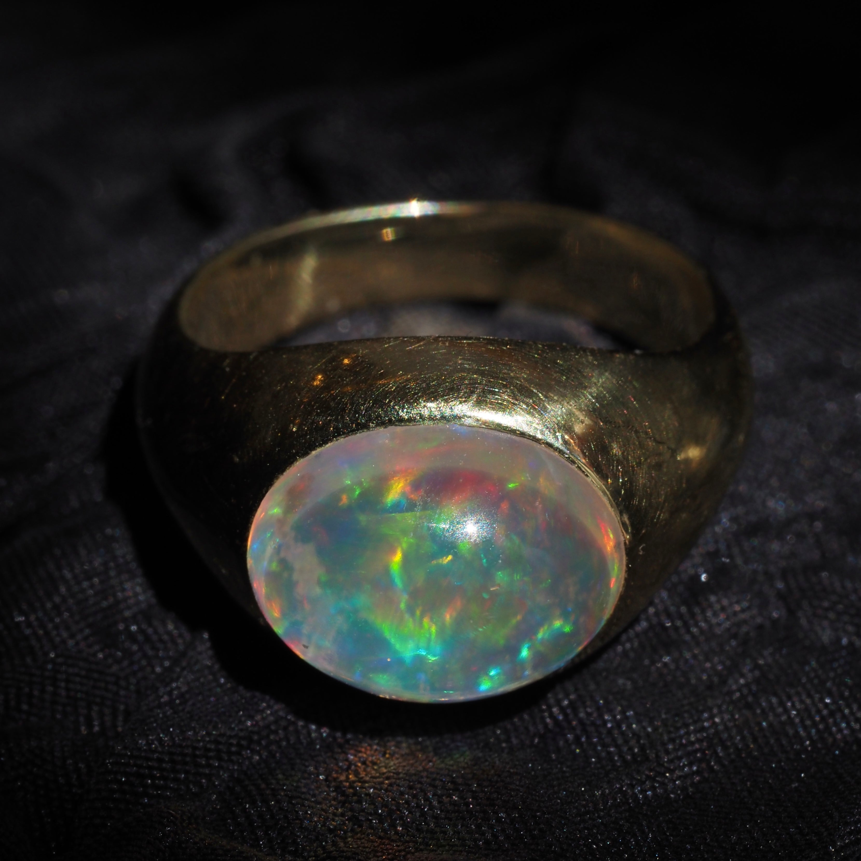 Jelly Opal Cabochon 18k Gold Dome Ring