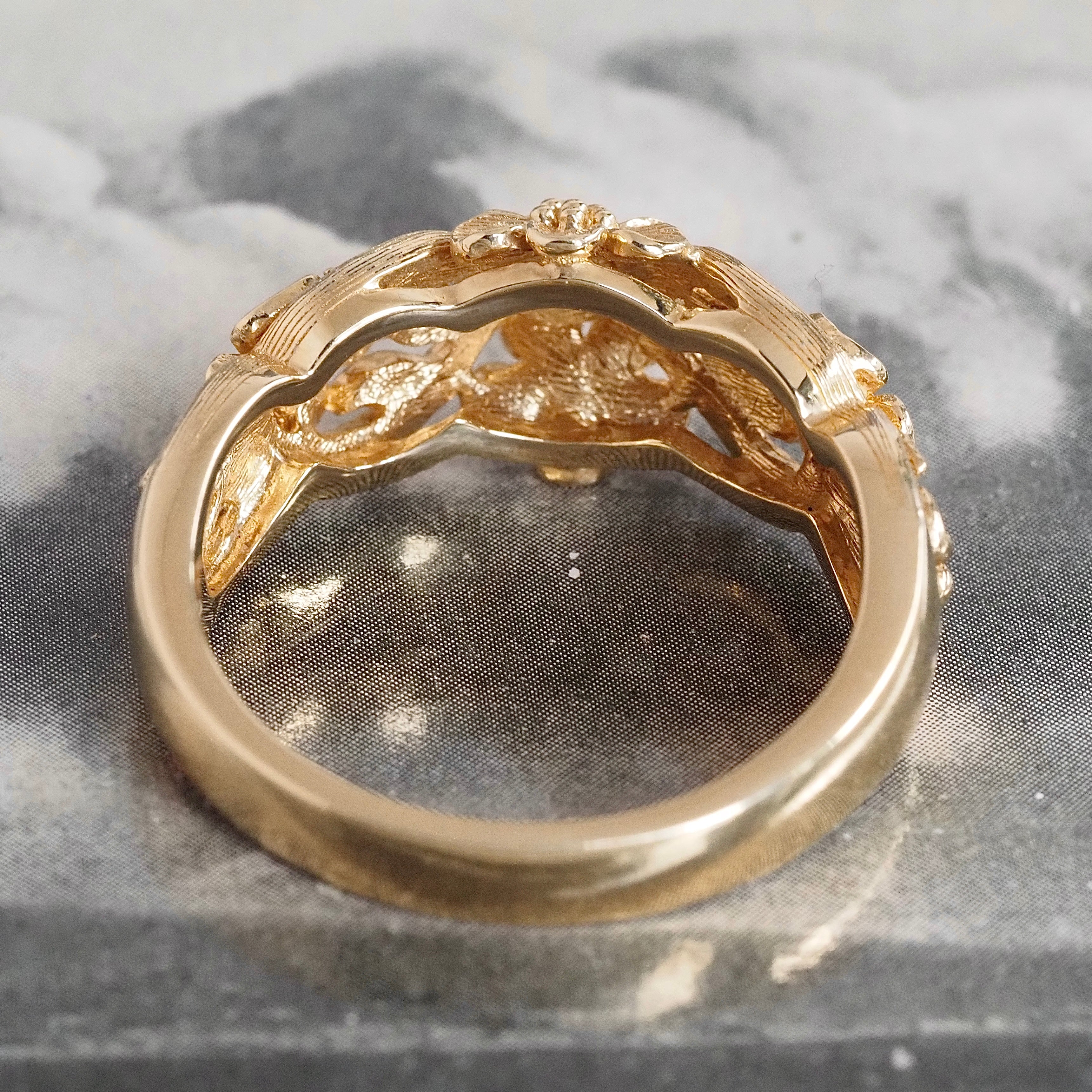 Vintage Floral Dome 14k Gold Band