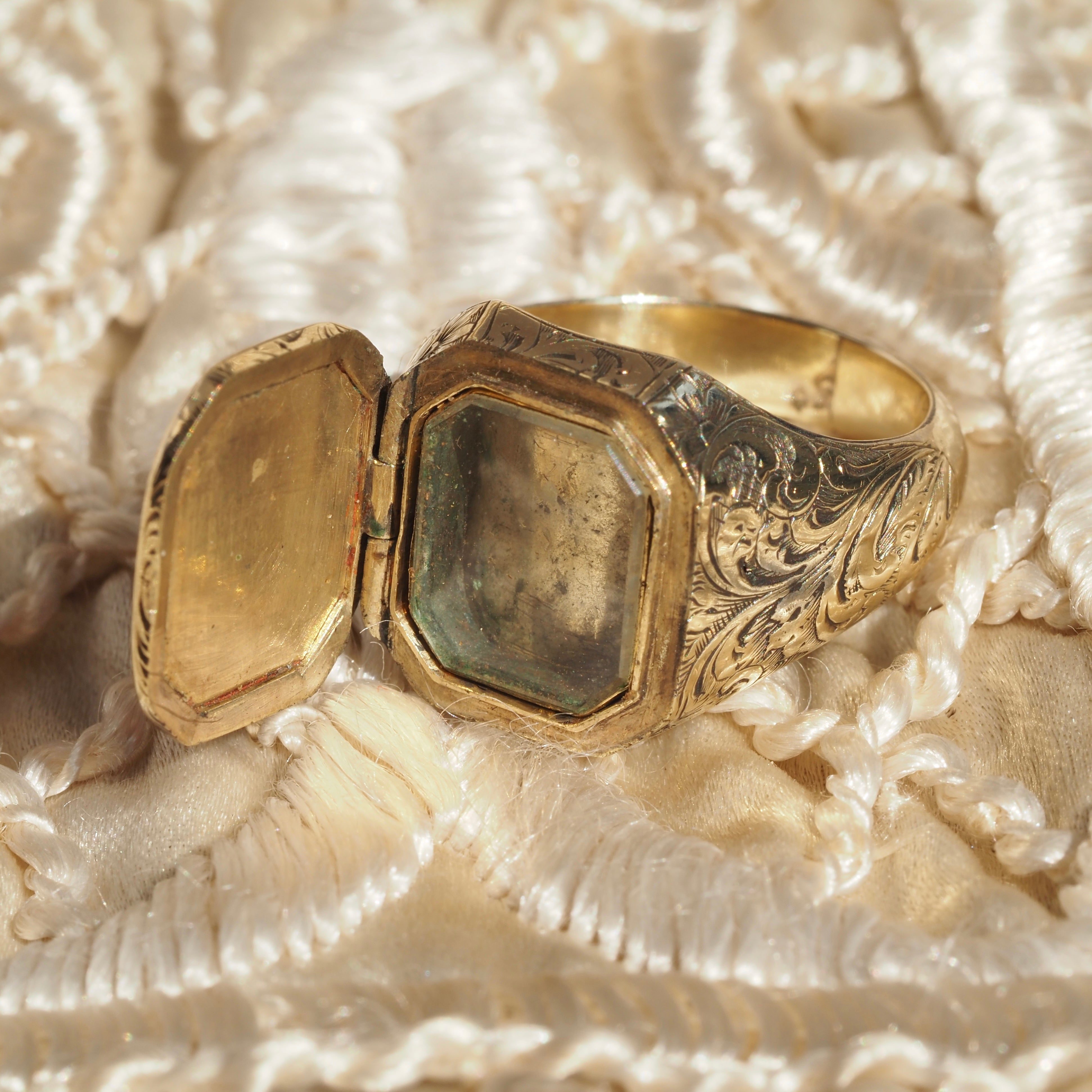Antique Victorian 14k Gold Engraved Locket Carnelian Ring