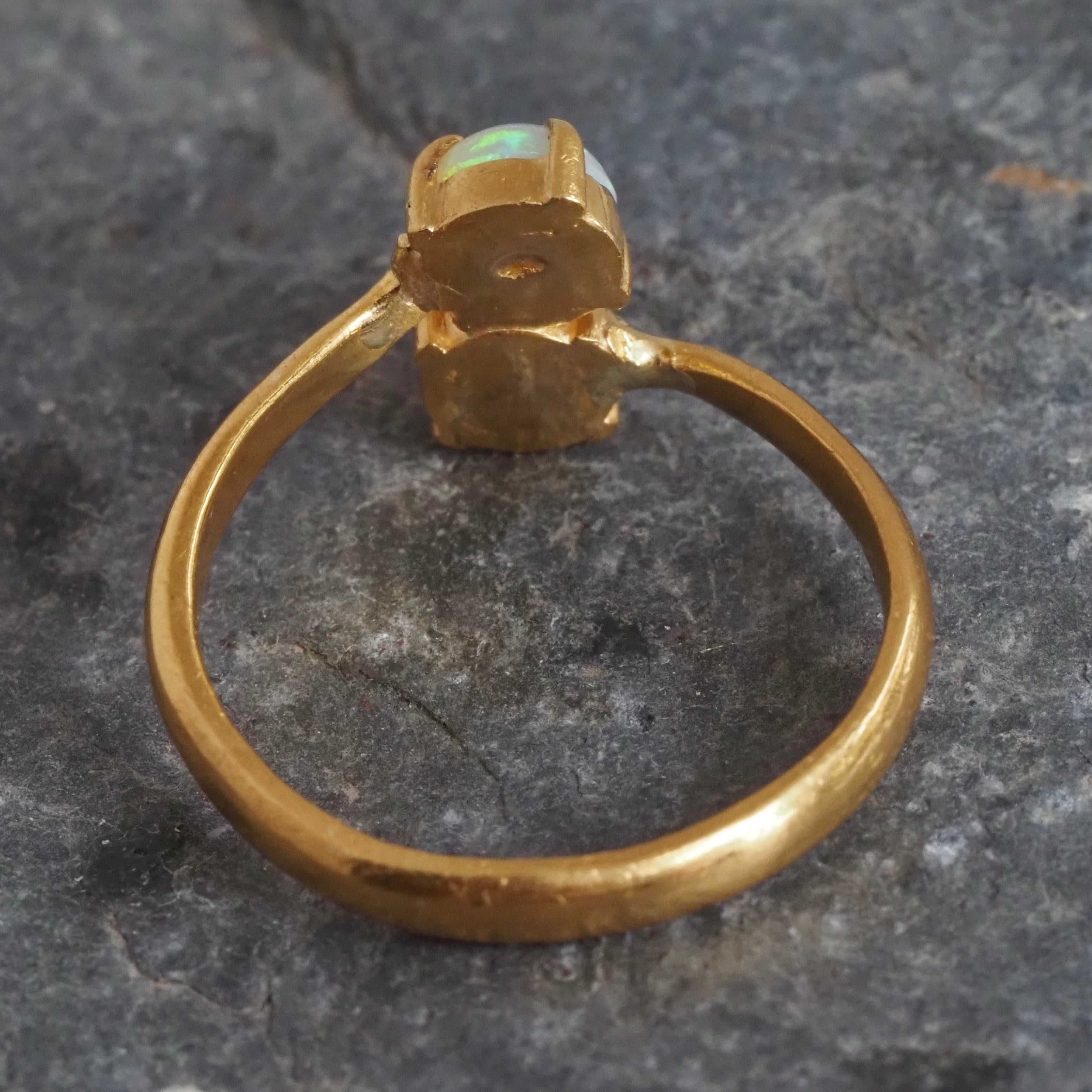 Vintage 22k Gold Jelly Opal Bypass Ring