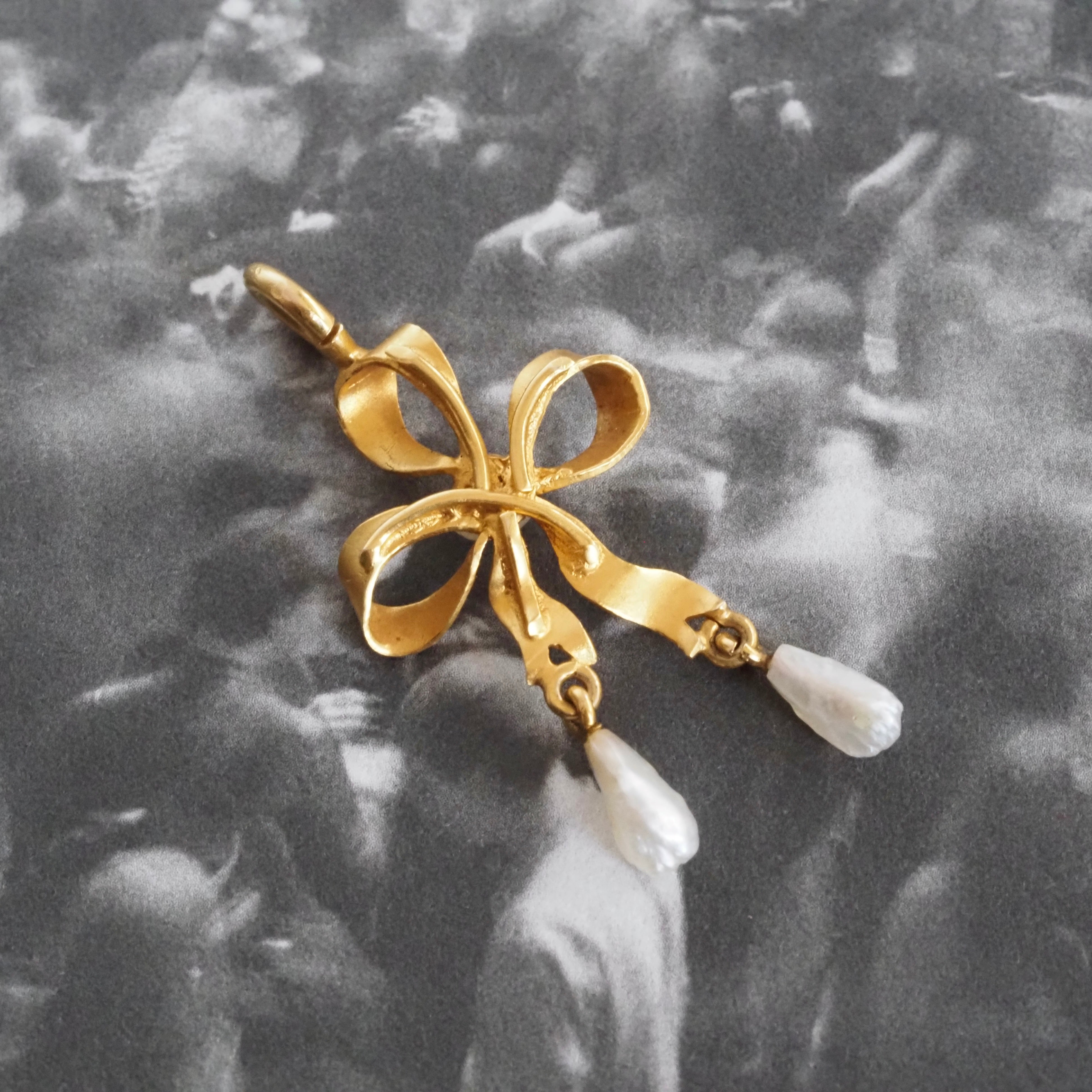 Vintage Pearl 18k Gold Bow Charm Pendant