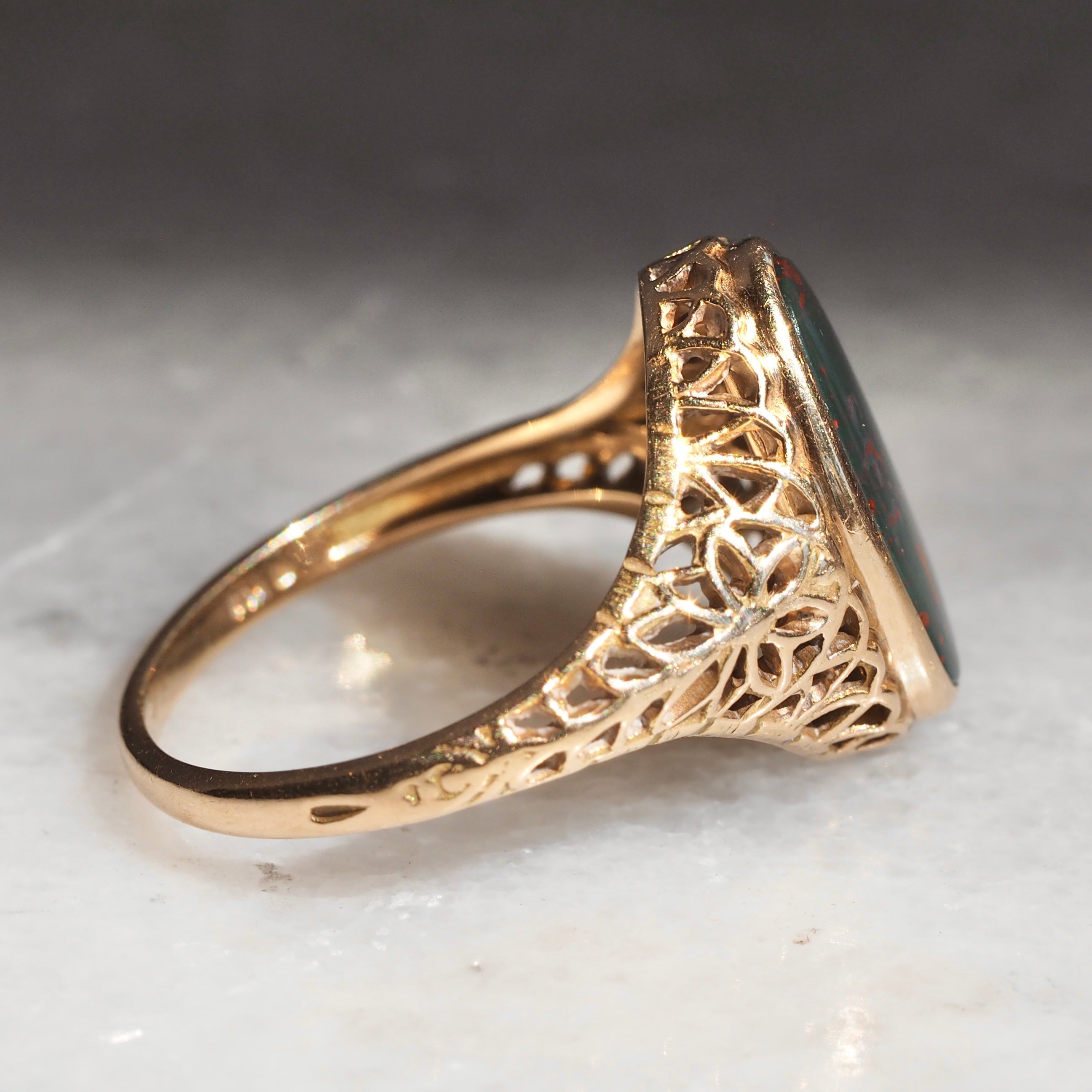 Antique Art Deco 14k Gold Bloodstone Filigree Ring
