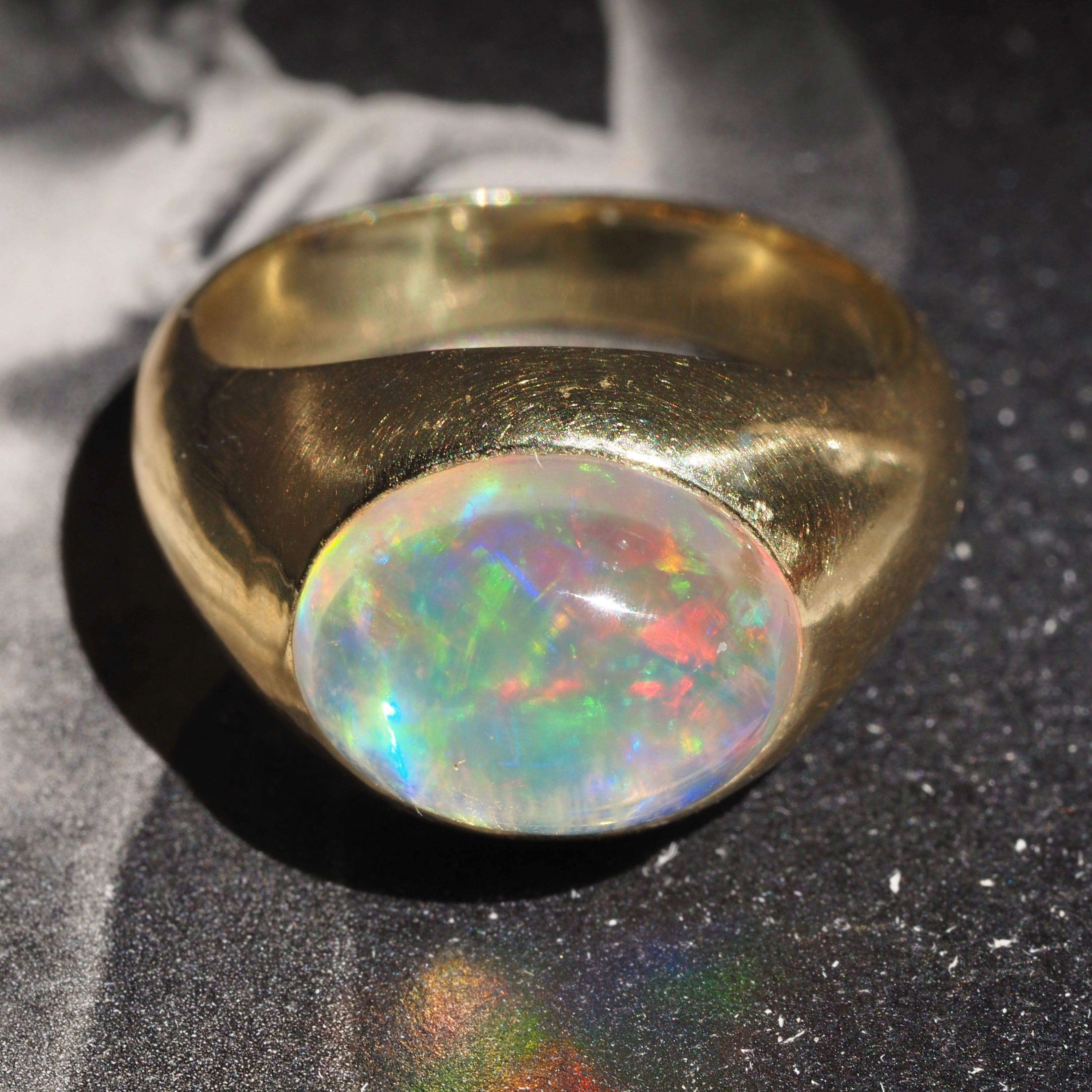 Jelly Opal Cabochon 18k Gold Dome Ring