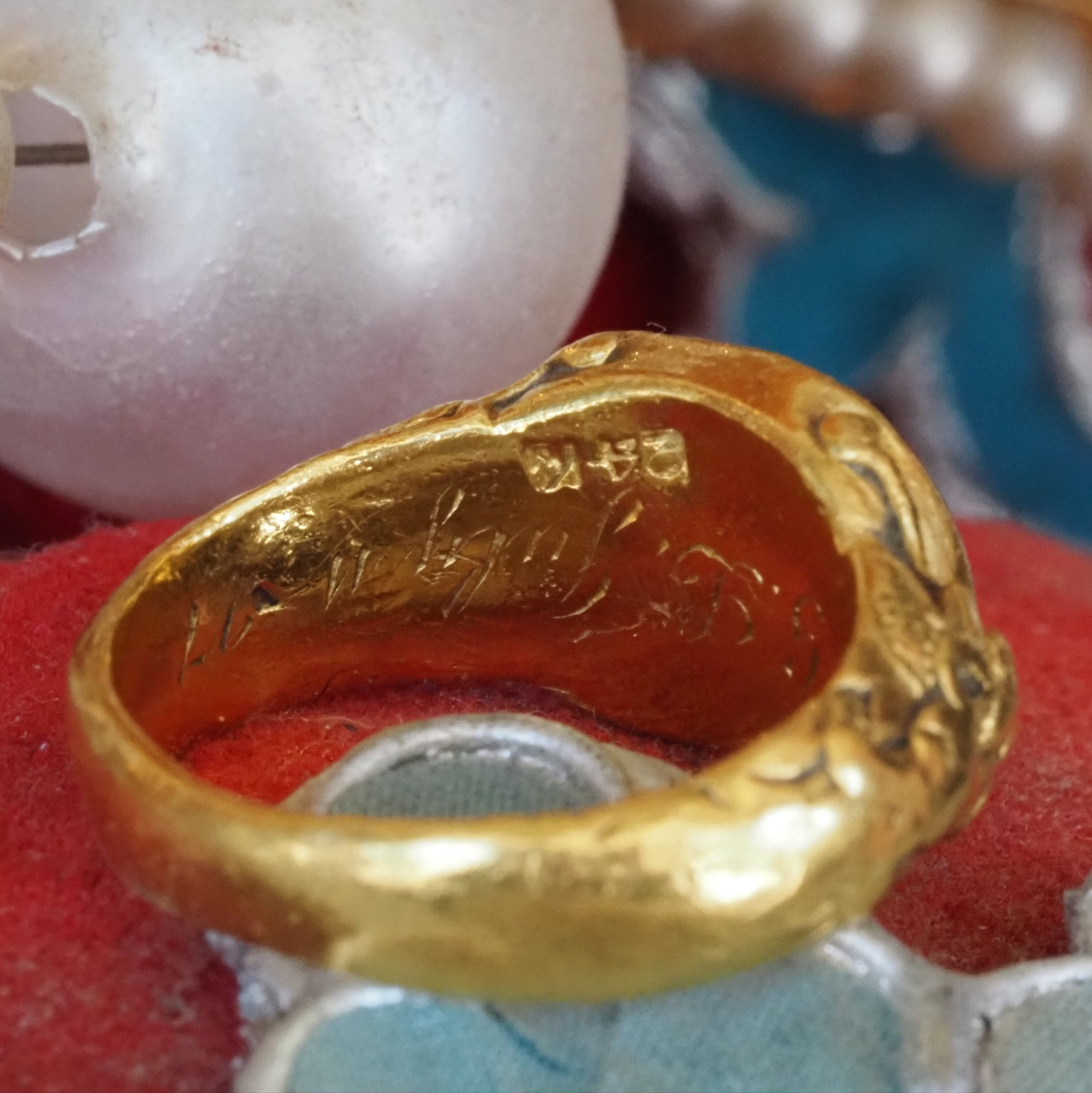 Antique Chinese 24k Gold Jadeite Moth Ring