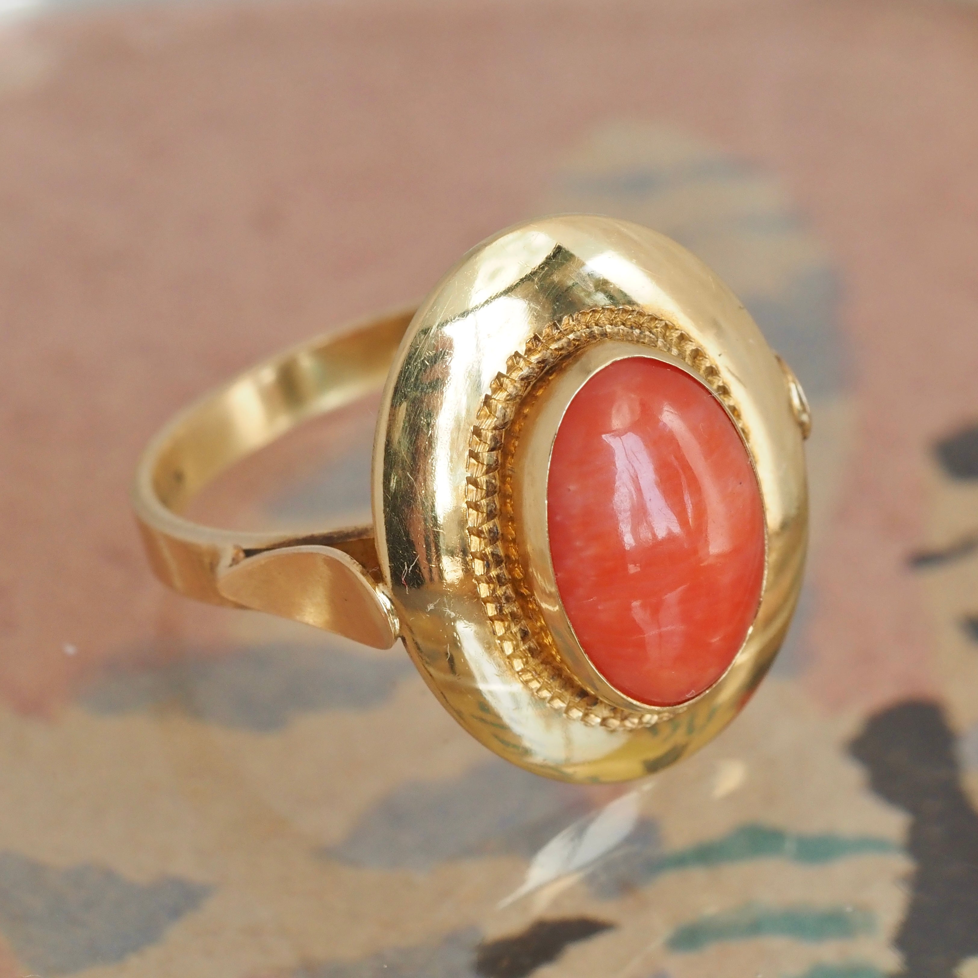 Vintage Italian Coral 18k Gold Ring