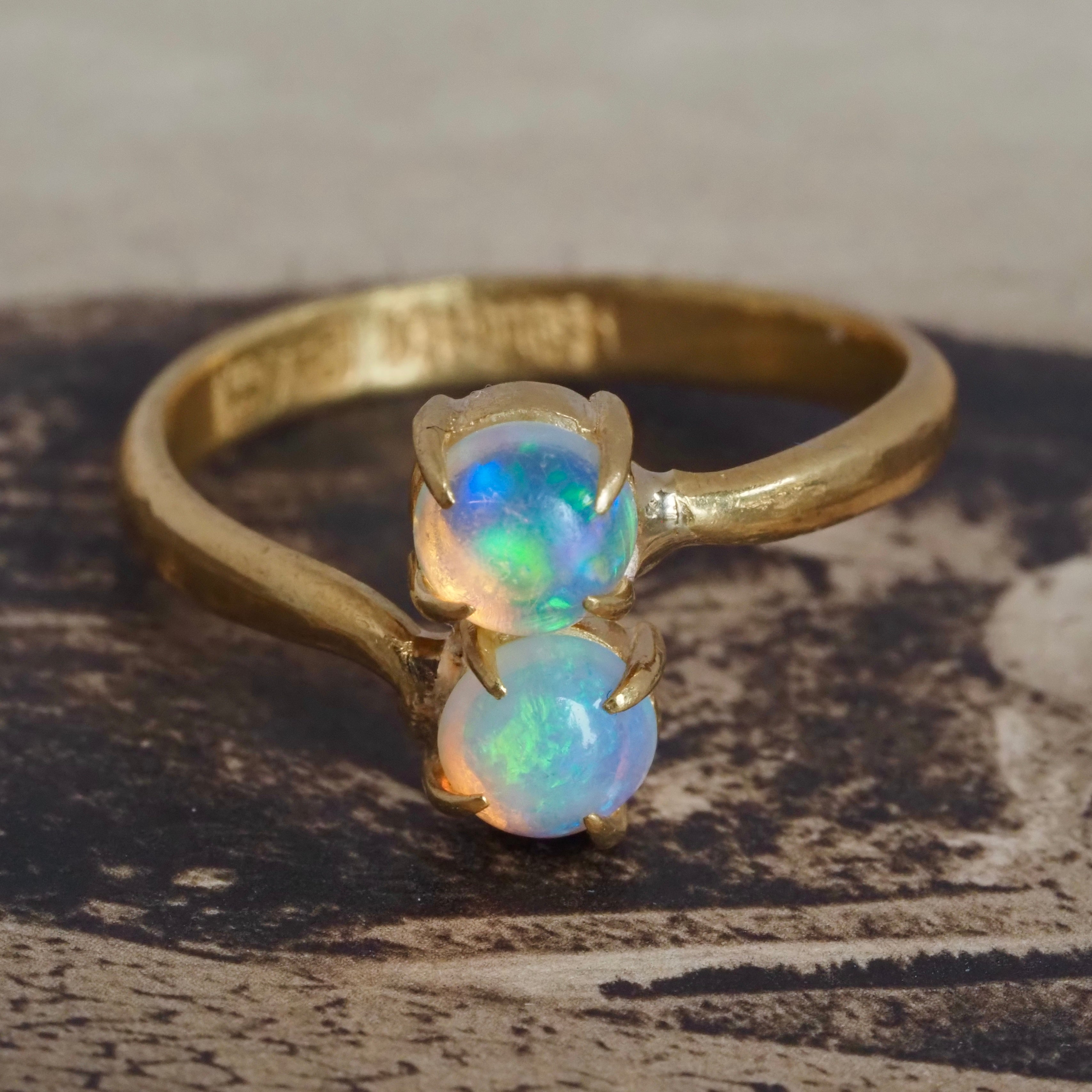 Vintage 22k Gold Jelly Opal Bypass Ring