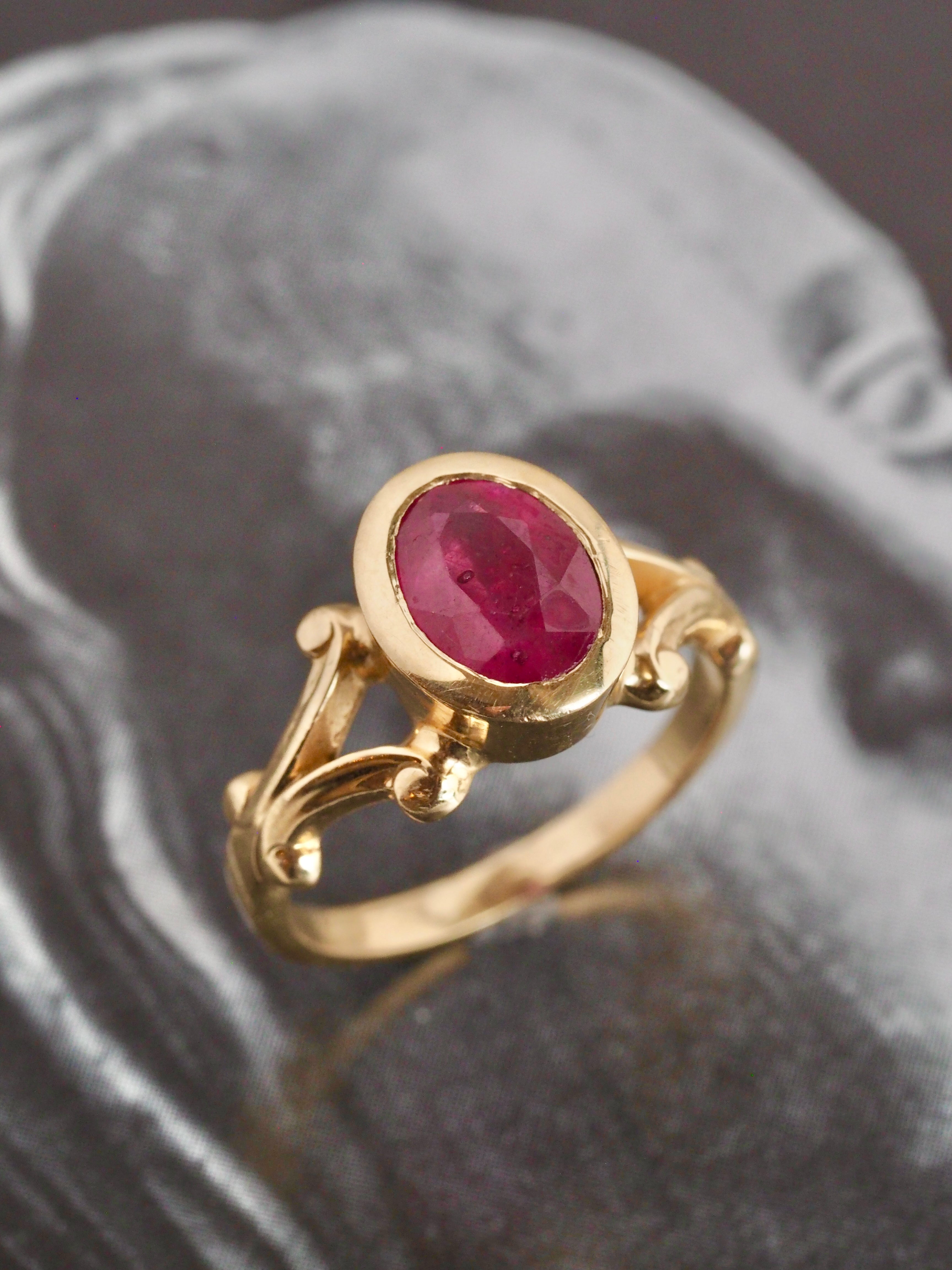 Vintage 14k Gold Natural Ruby Bezel Set Ring