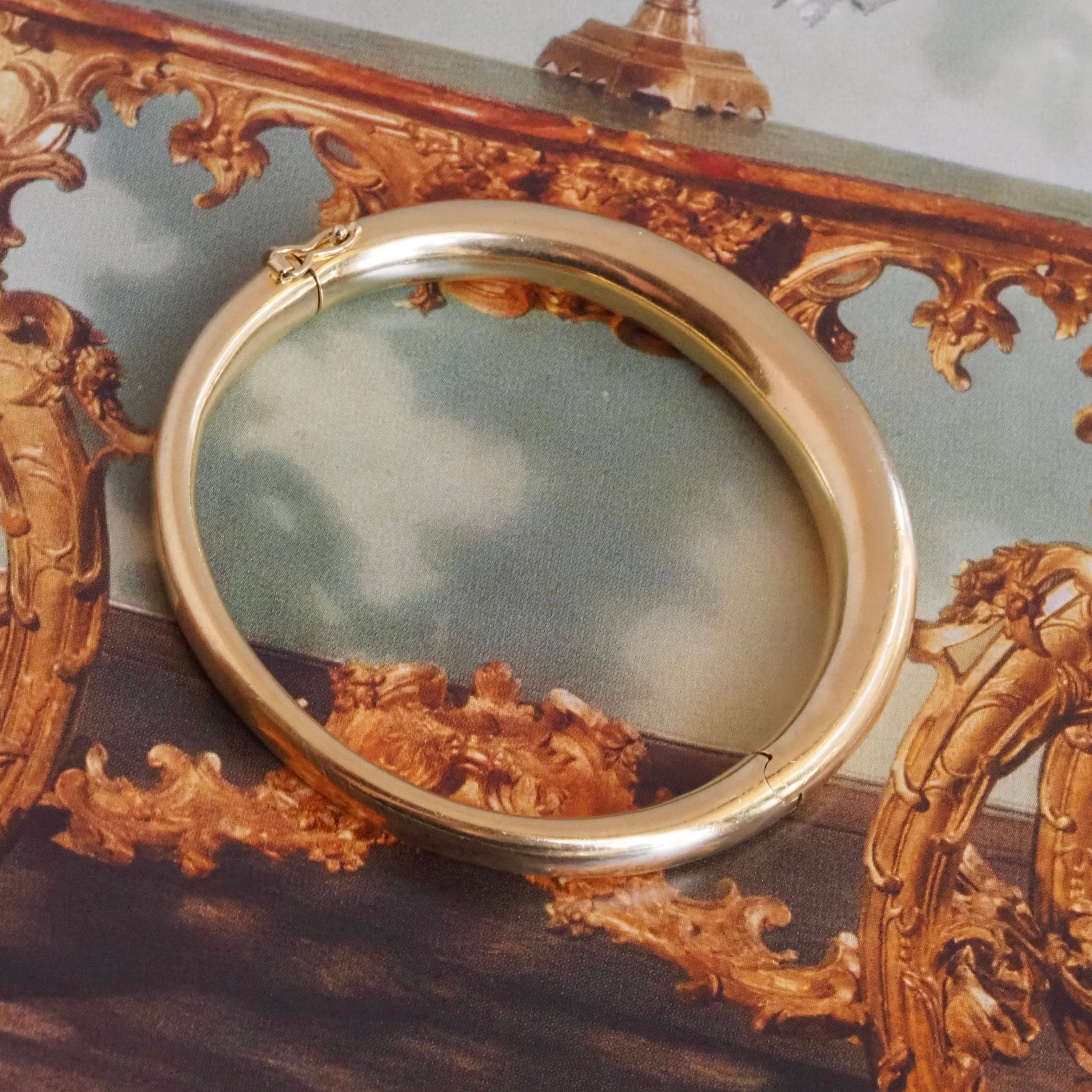 Vintage Italian 18k Gold Hinged Bangle