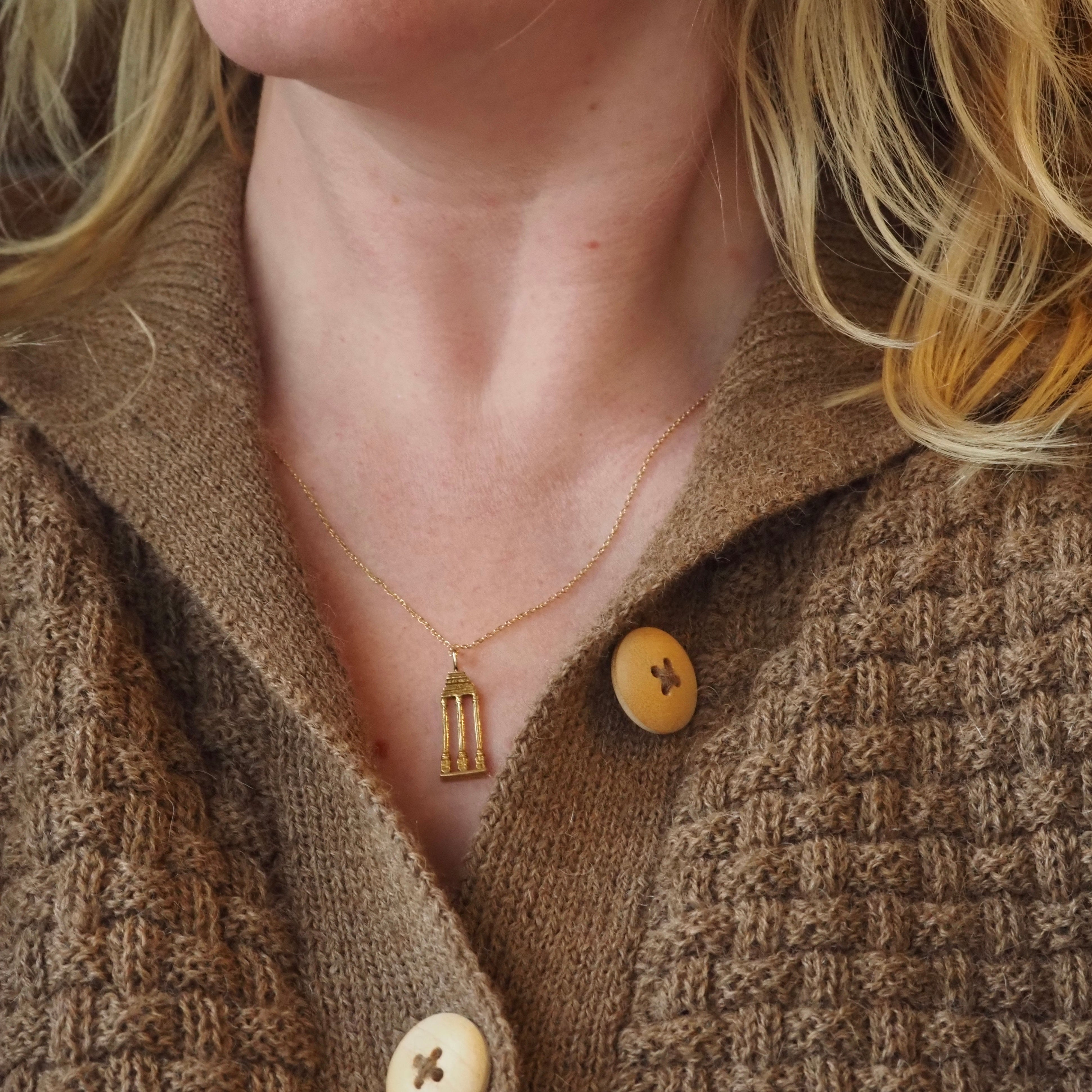 Vintage "Souvenir de Rome" Italian Columns 18k Gold Charm