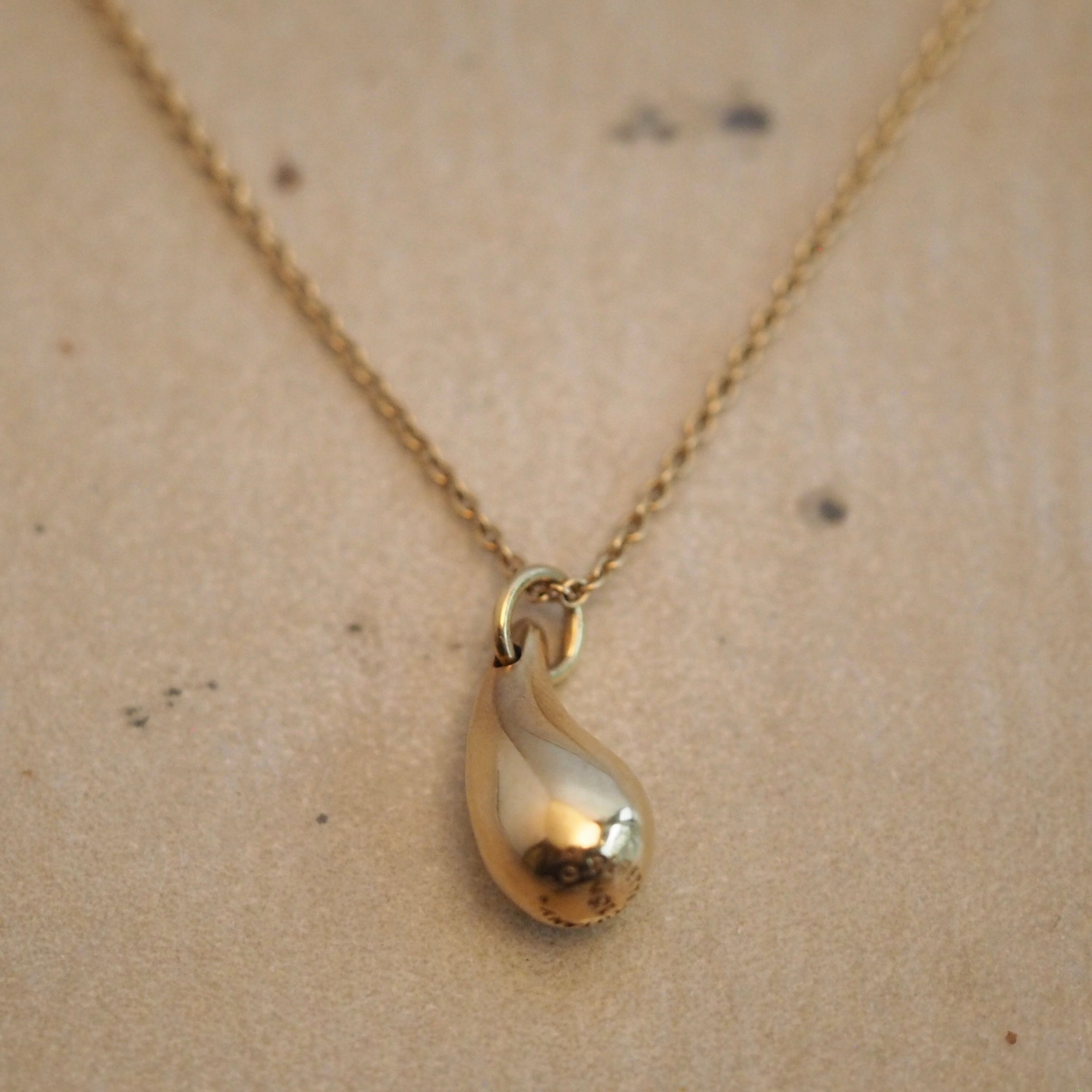Vintage Tiffany & Co Elsa Peretti 18k Gold Teardrop Pendant and Chain Necklace