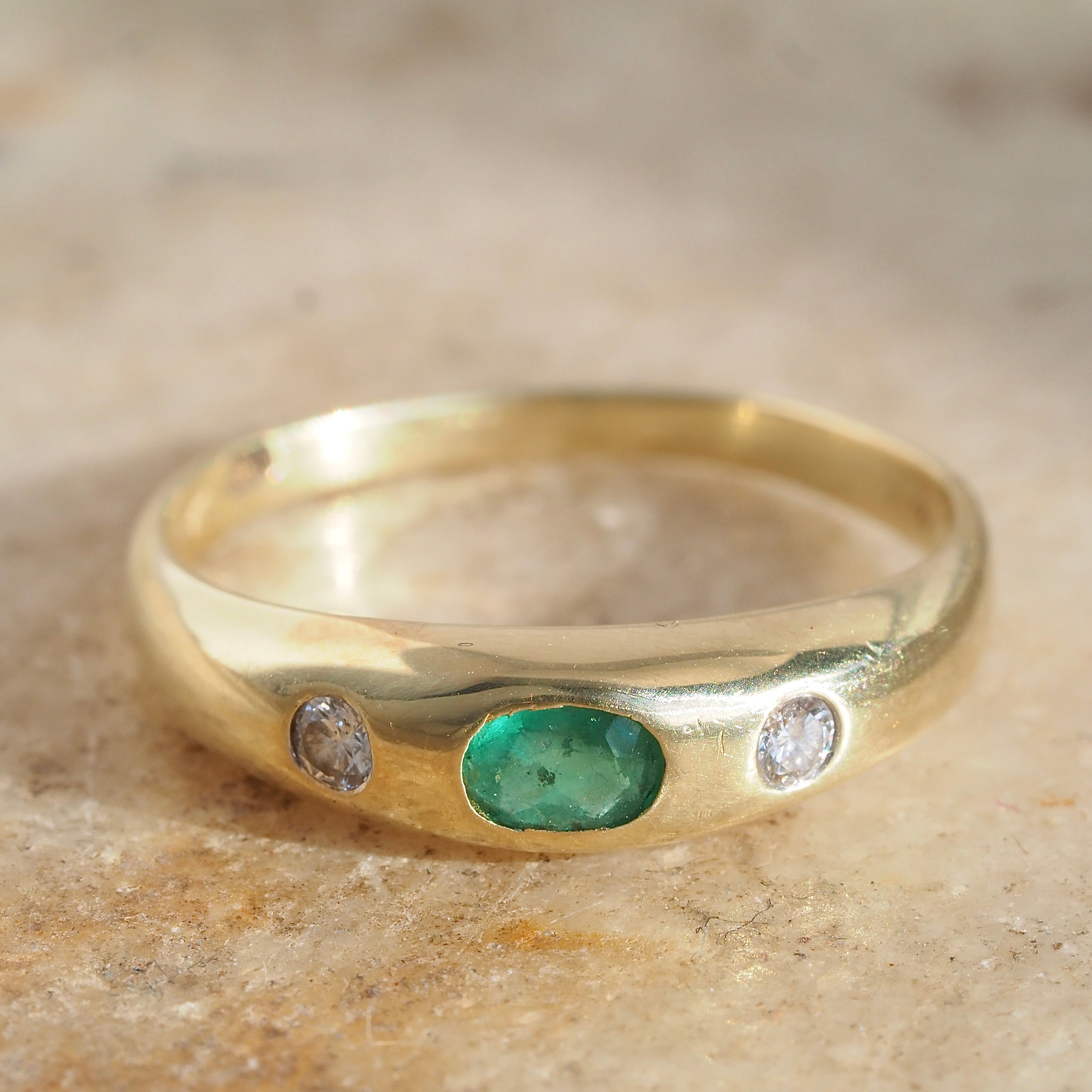 Vintage Emerald Round Brilliant Cut Diamond Flush Set Trilogy 14k Gold Dome Ring