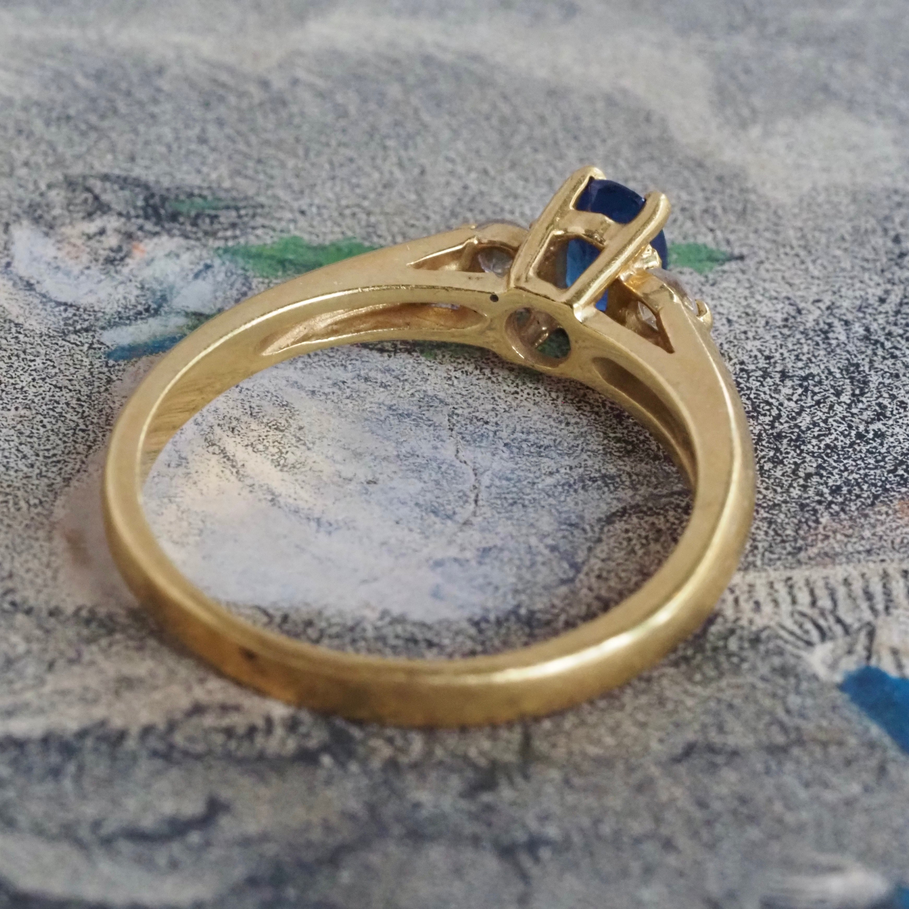 Vintage Cornflower Sapphire and Diamond 18k Gold Engagement Ring