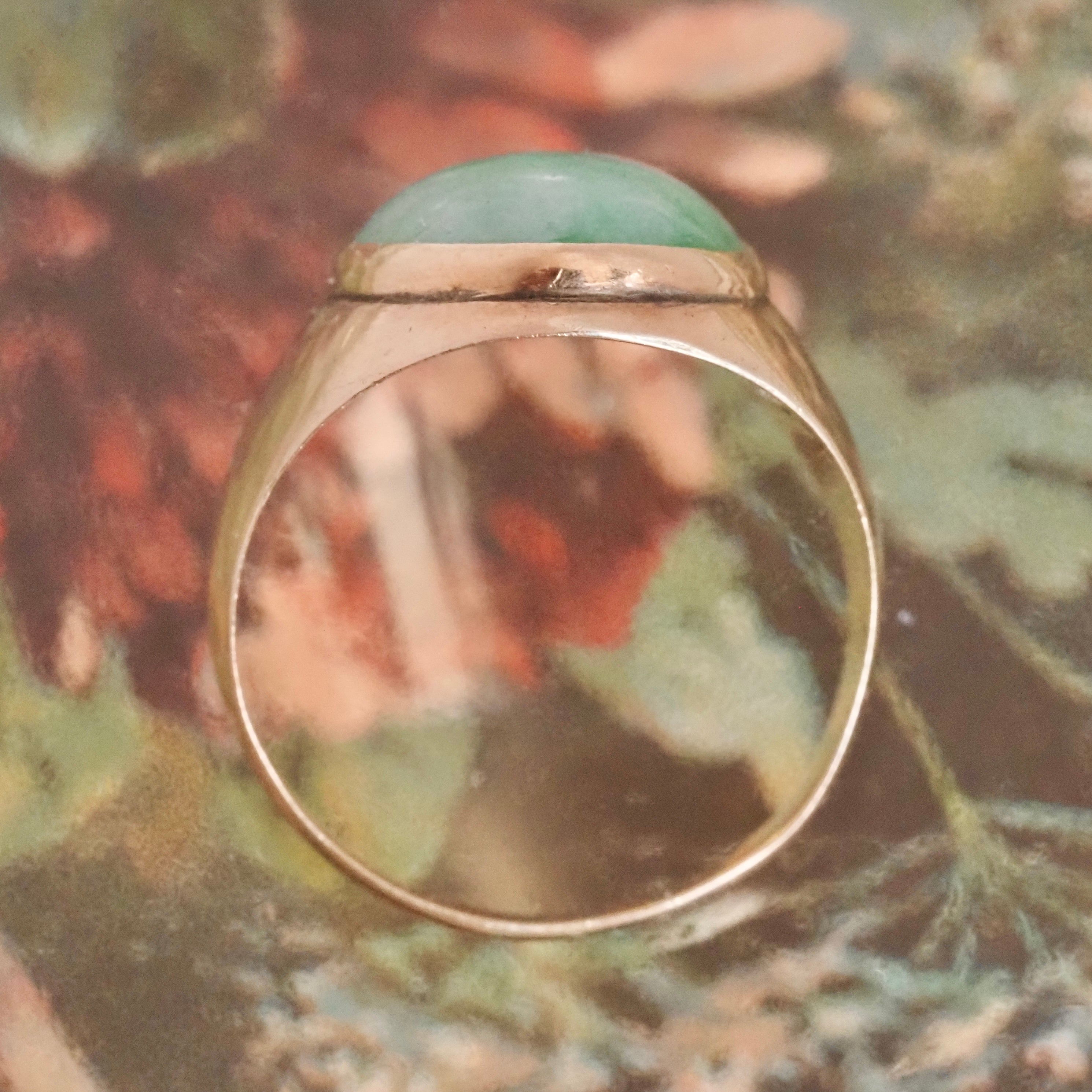 Vintage Jade Cabochon 18k Gold Ring