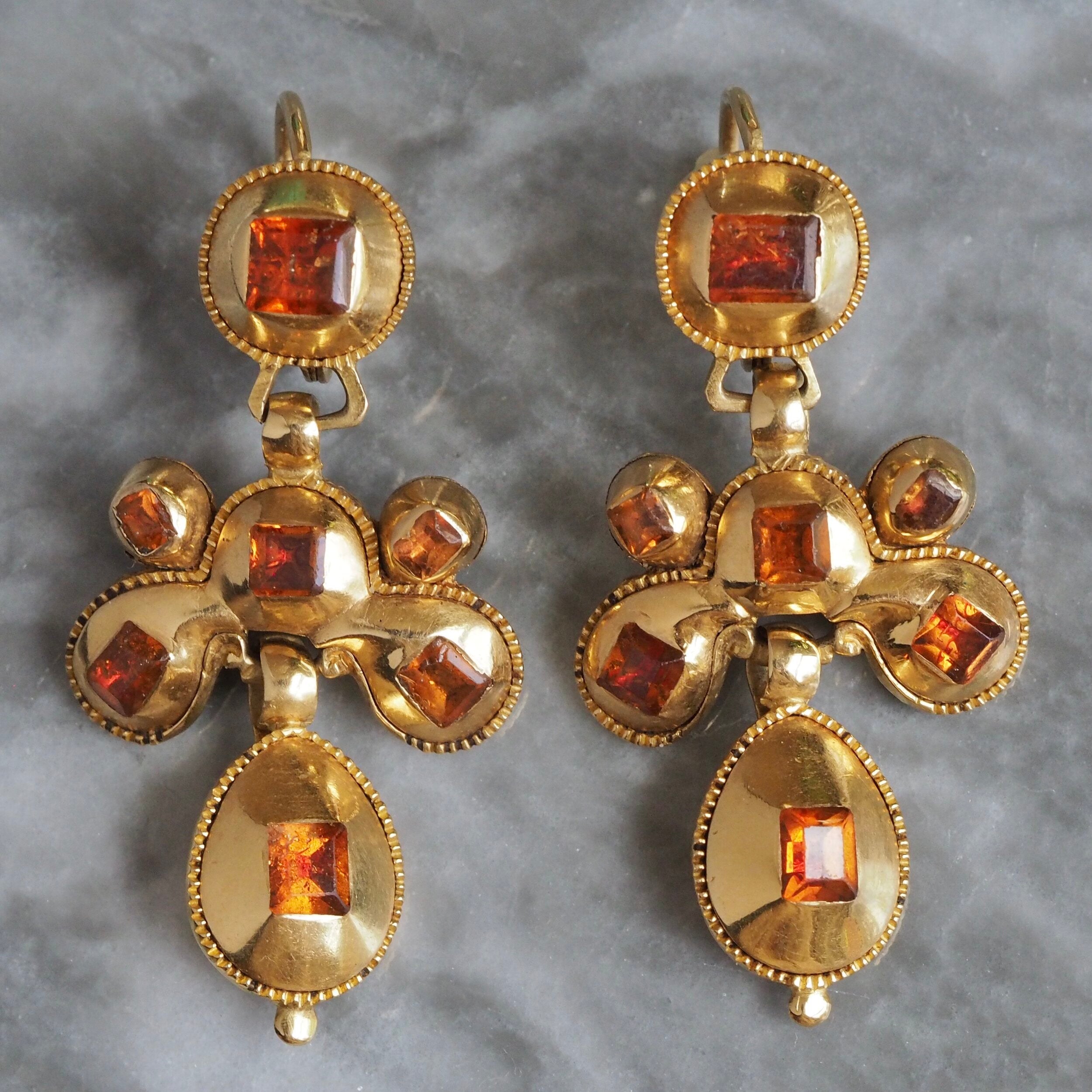 18th Century Catalan Iberian Pendeloque Earrings in 18k Gold with Hessonite Garnets