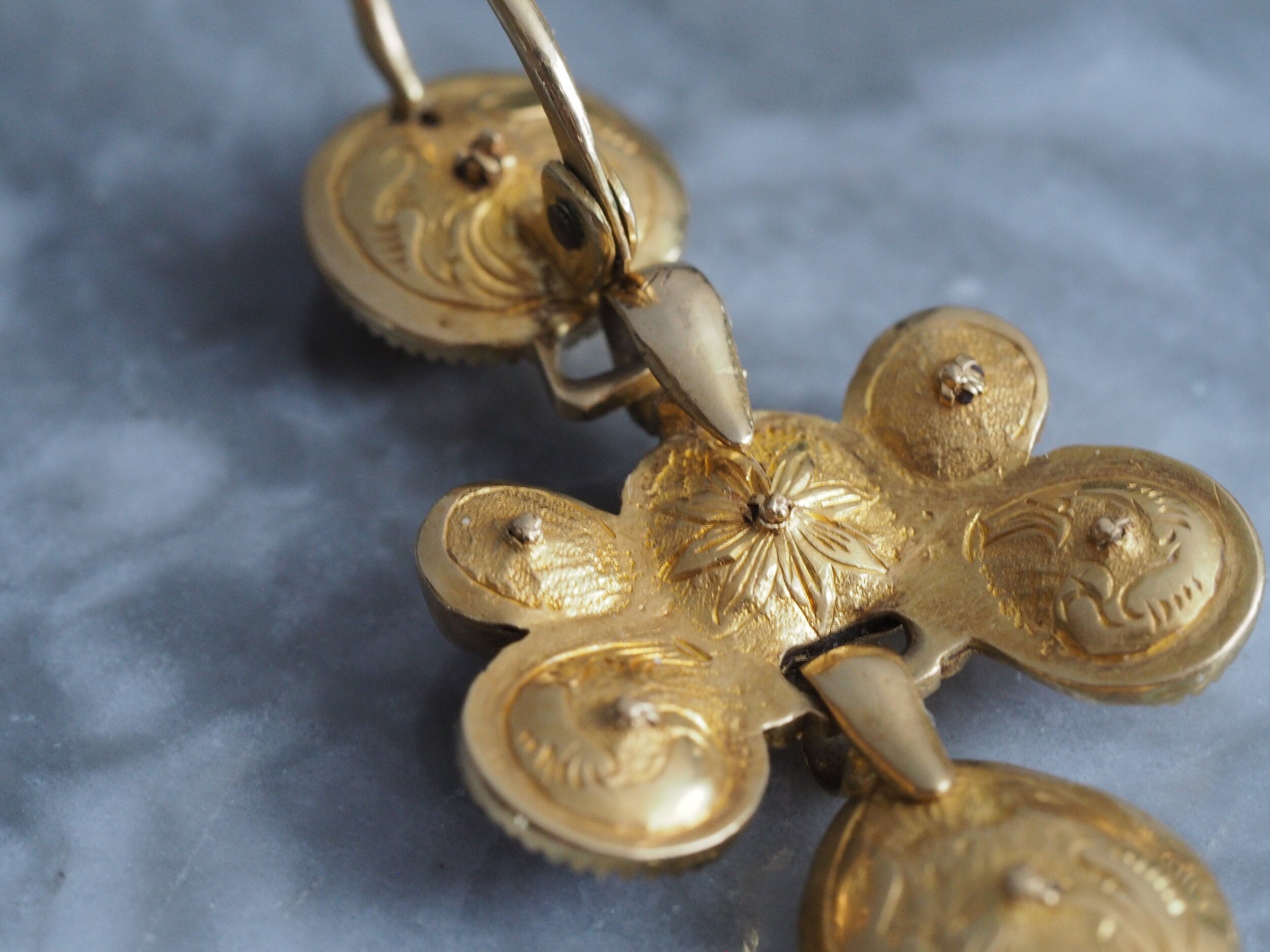 18th Century Catalan Iberian Pendeloque Earrings in 18k Gold with Hessonite Garnets