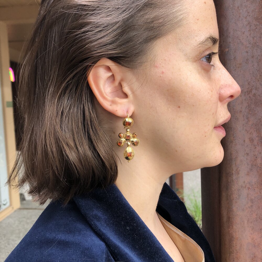 18th Century Catalan Iberian Pendeloque Earrings in 18k Gold with Hessonite Garnets