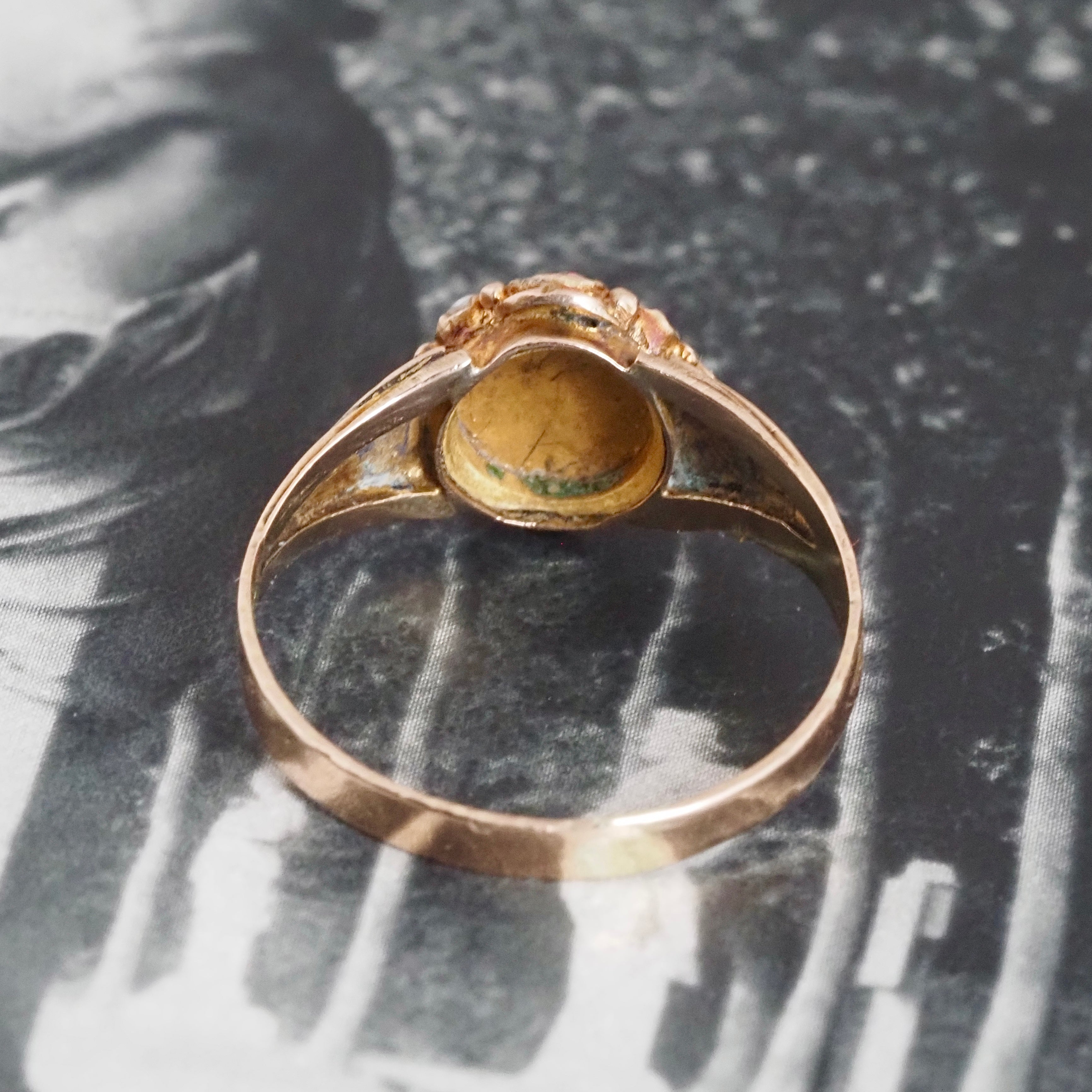 Antique Victorian c. 1871 English 9k Gold Garnet & Seed Pearl Ring