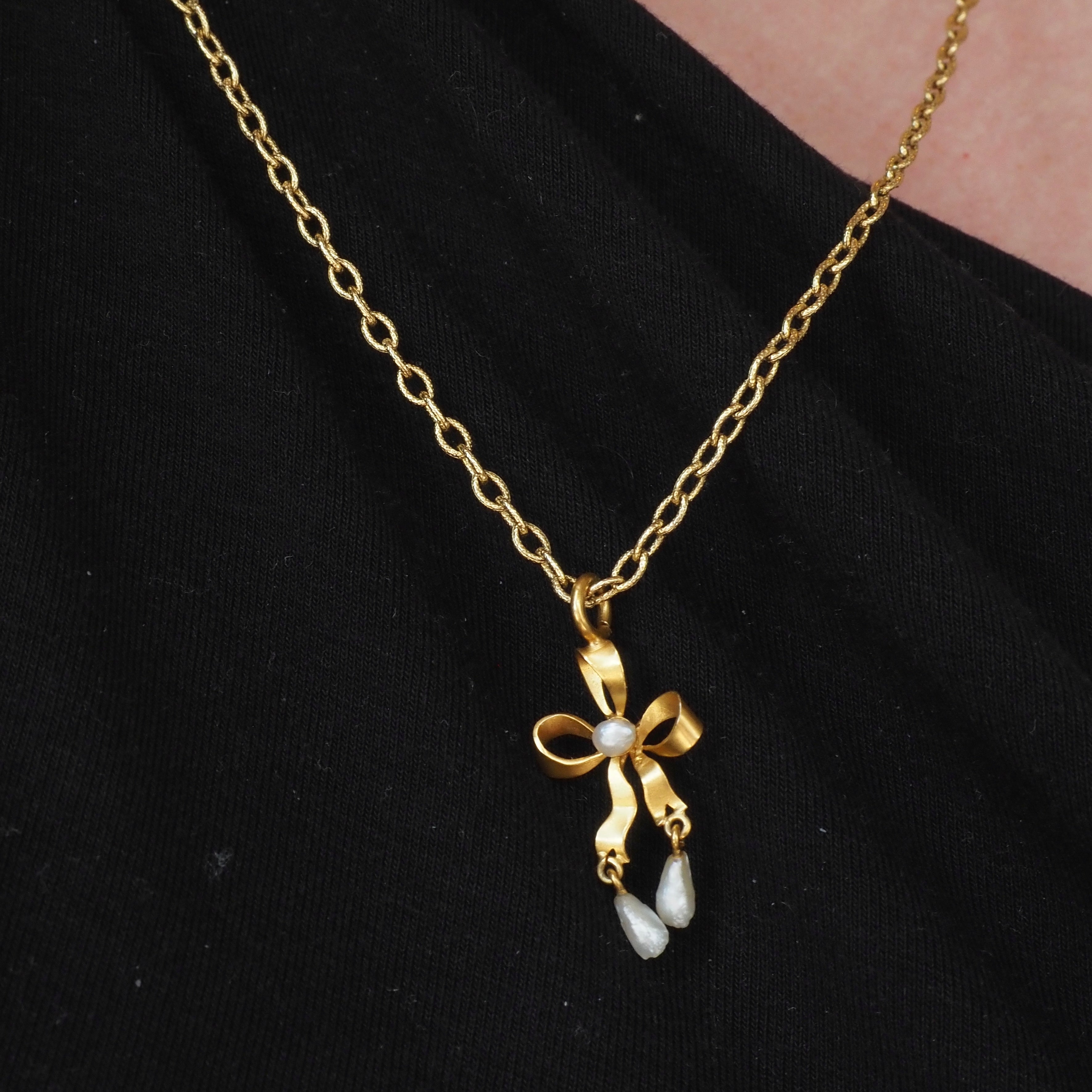 Vintage Pearl 18k Gold Bow Charm Pendant