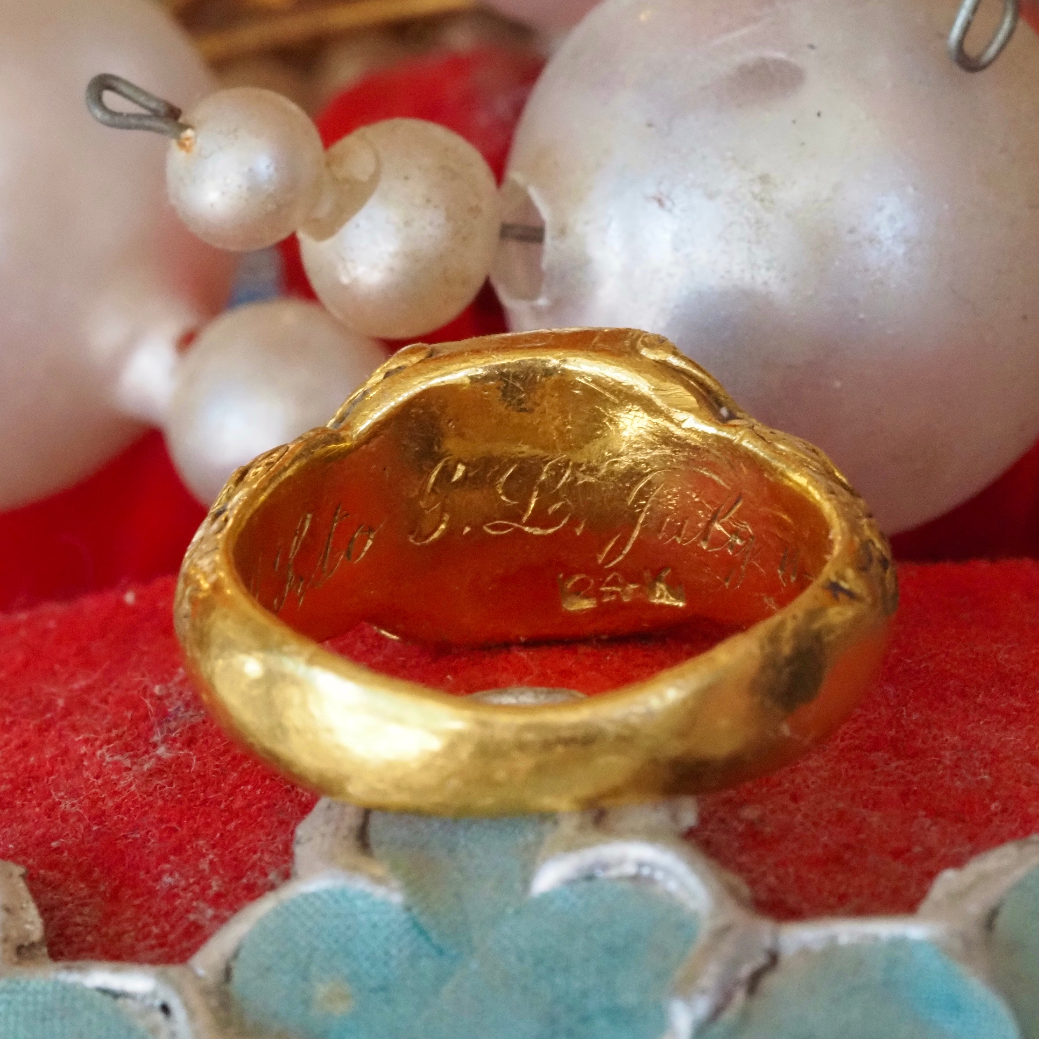 Antique Chinese 24k Gold Jadeite Moth Ring