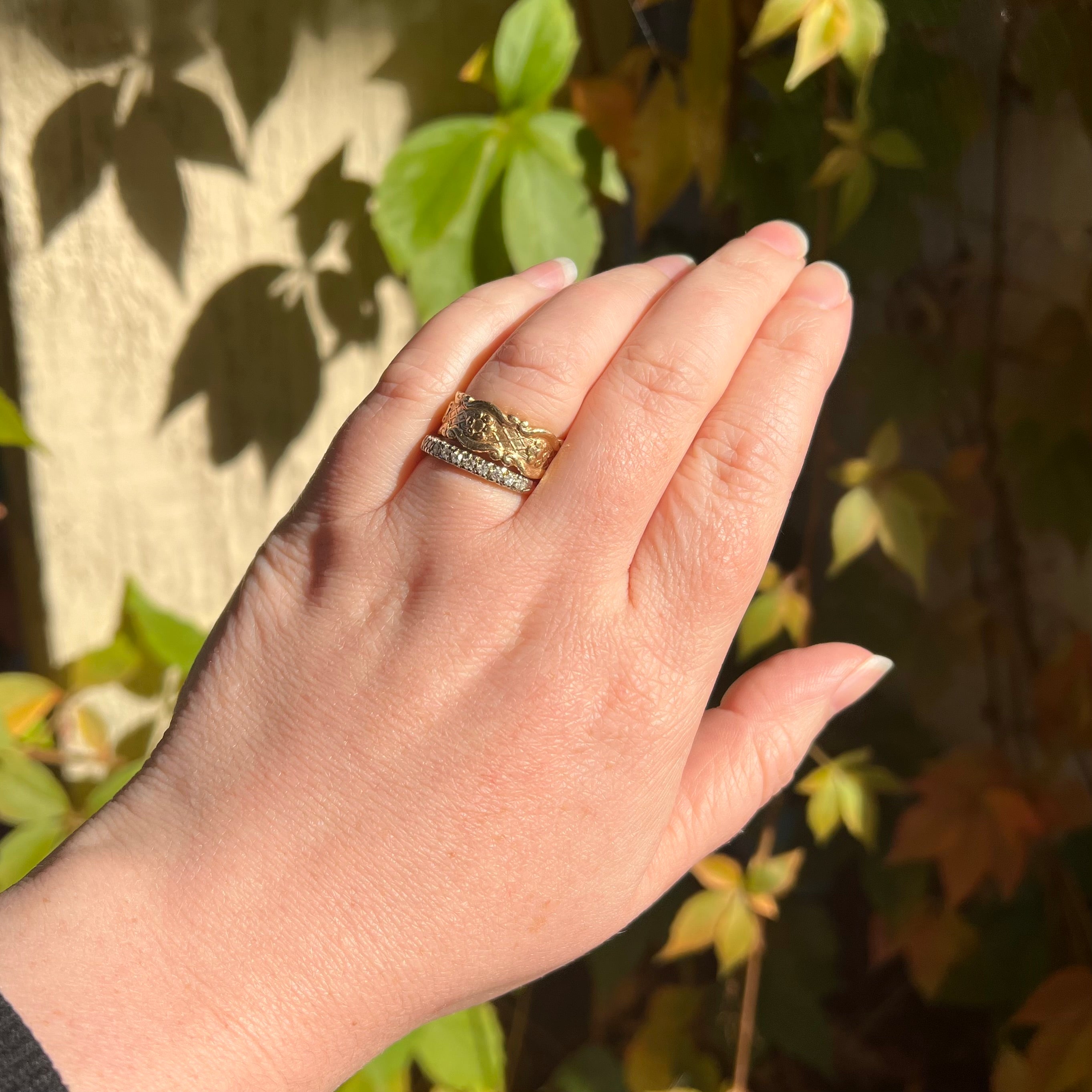 Vintage Floral Banner 14k Gold Band