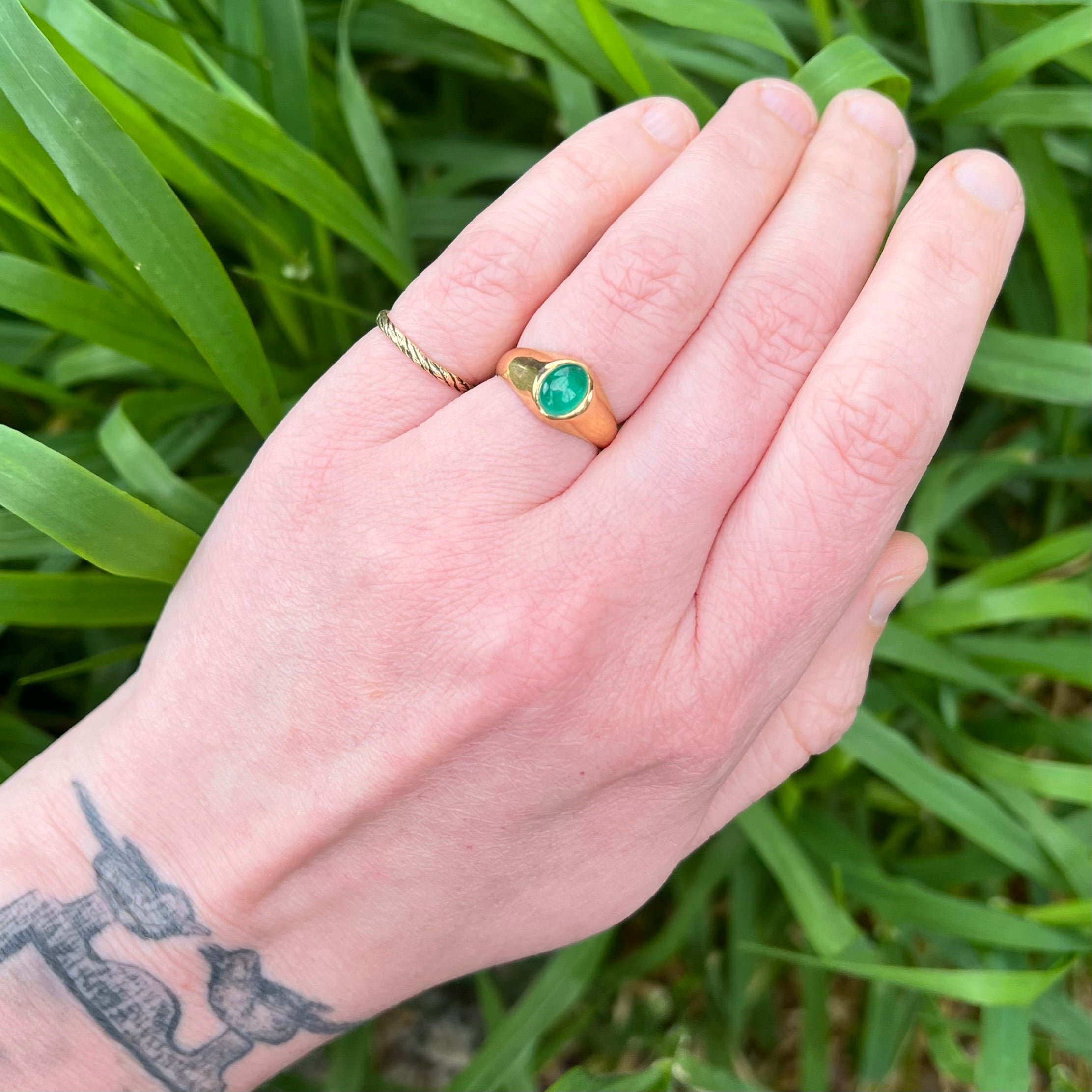 Vintage 18k Gold Cabachon Emerald Dome Ring