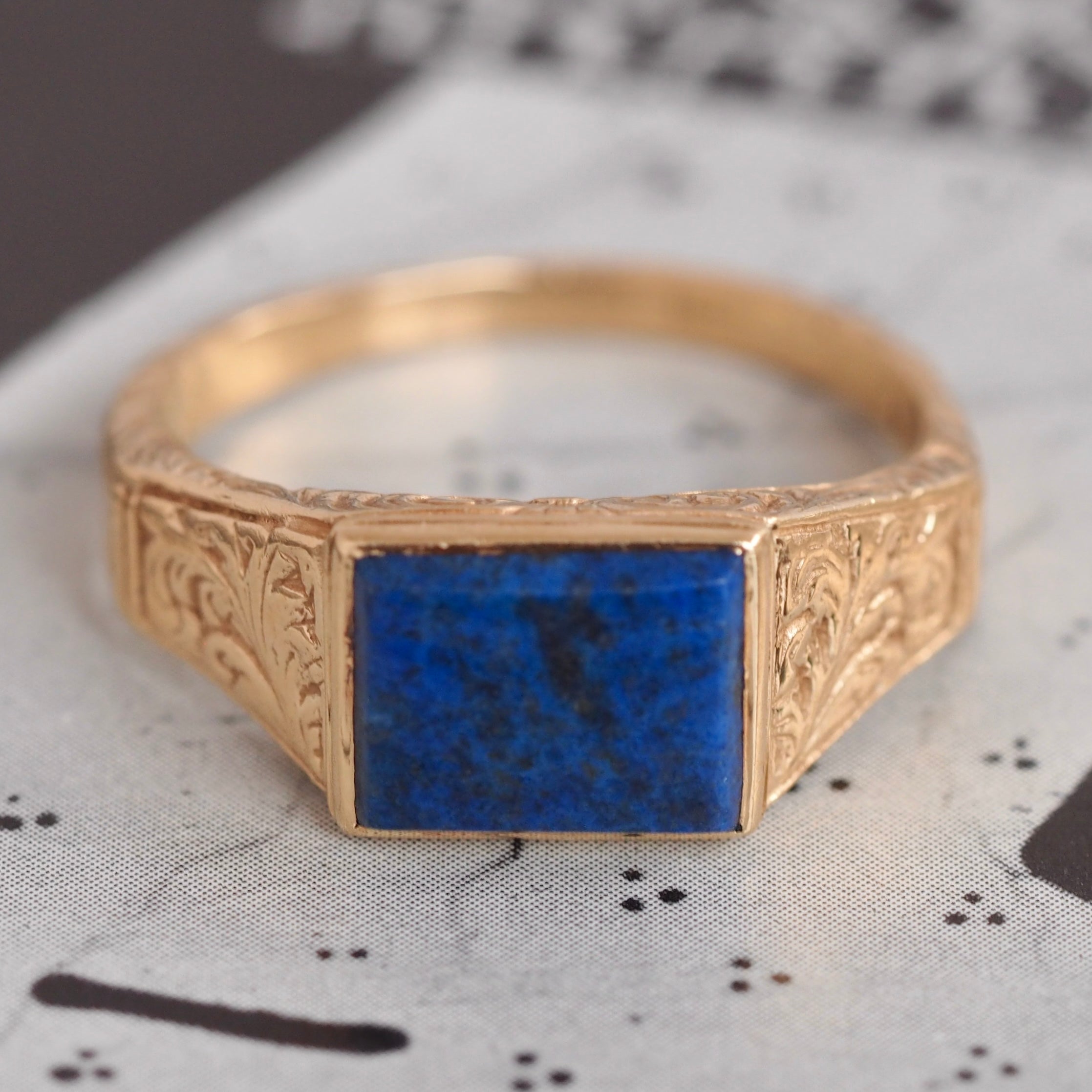 Vintage 14k Gold Lapis Ring