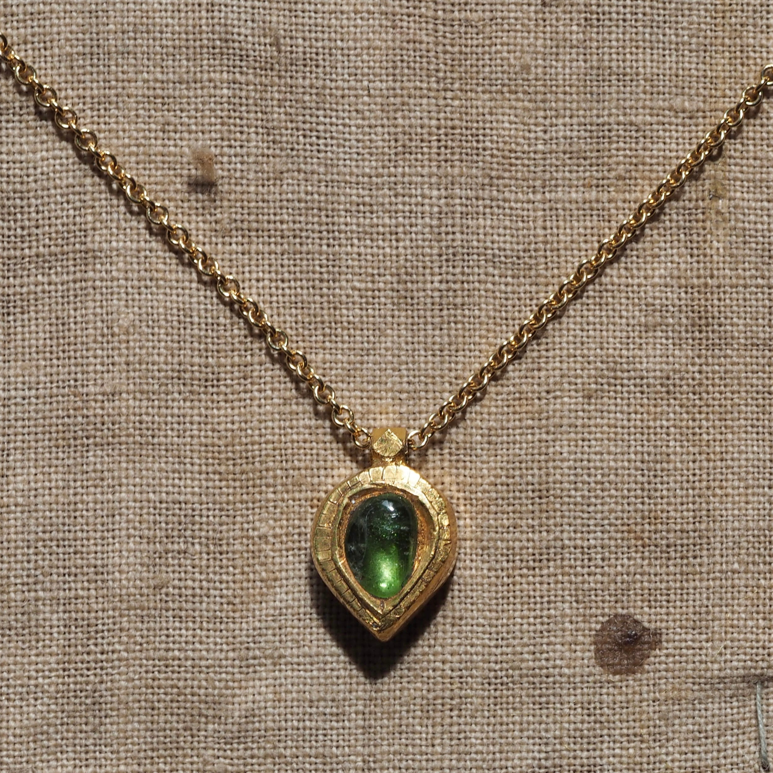 Vintage Indian 22k Gold Tourmaline Pendant on 18k Gold Rolo Chain