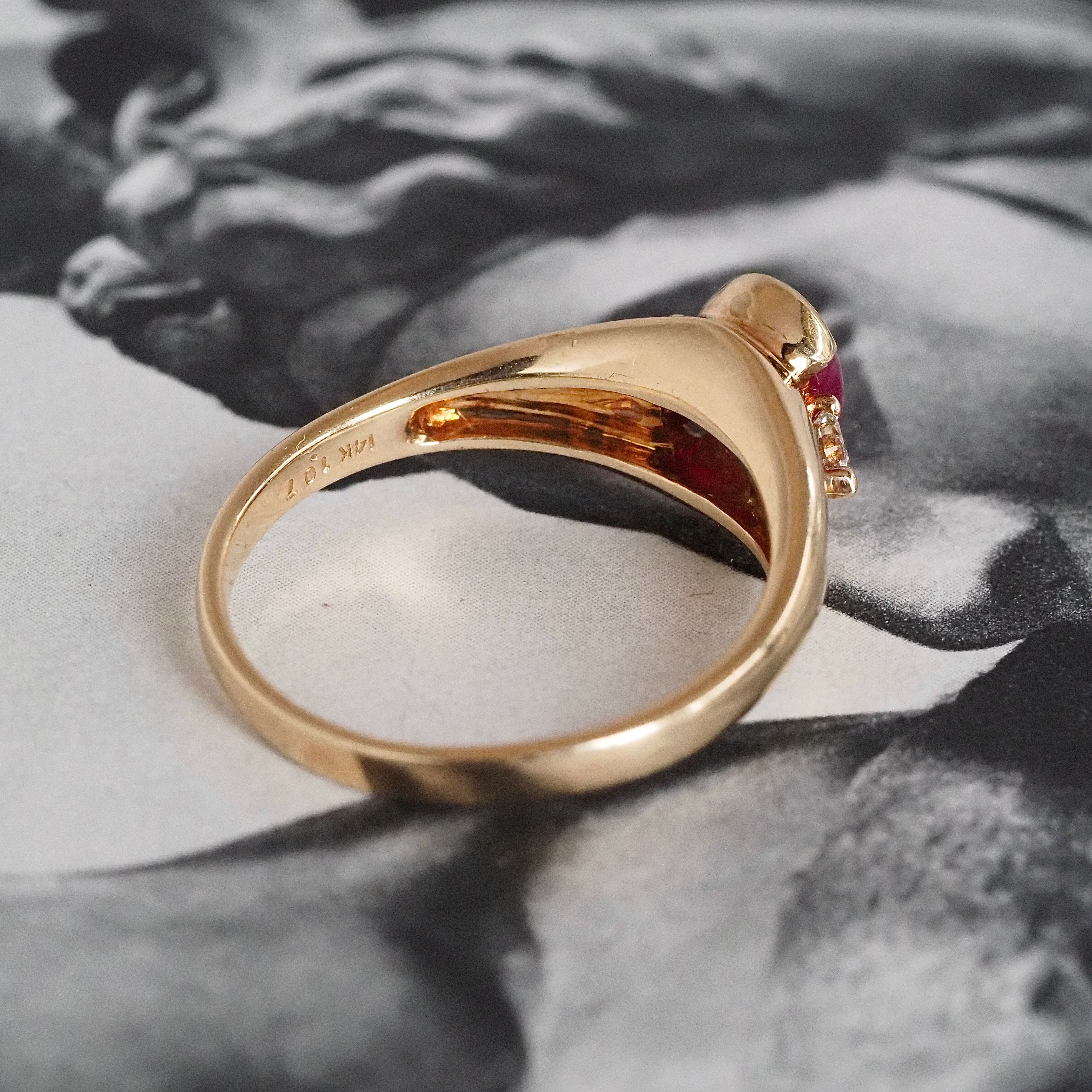 Vintage Natural Ruby Cabochon Trillion Cut Diamond 14k Gold Ring