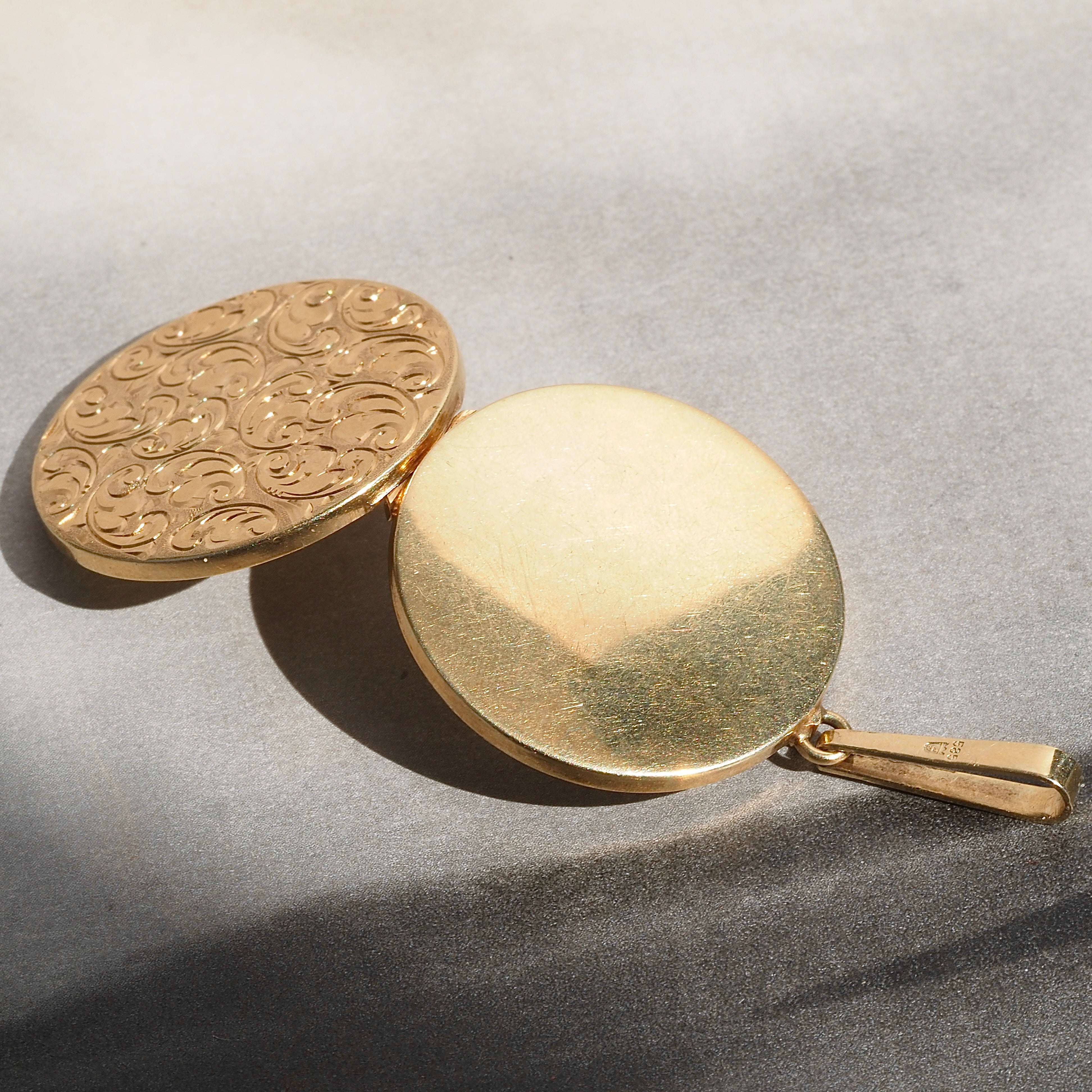 Vintage Ornately Engraved 14k Gold Locket