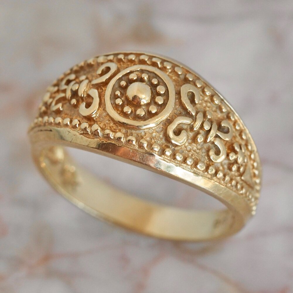 Vintage 10k Gold Domed Etruscan Style Band