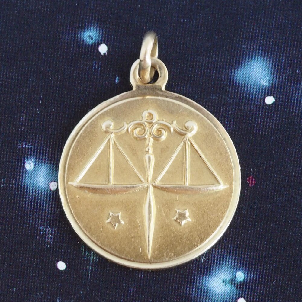Vintage Italian 18k Gold Libra Pendant
