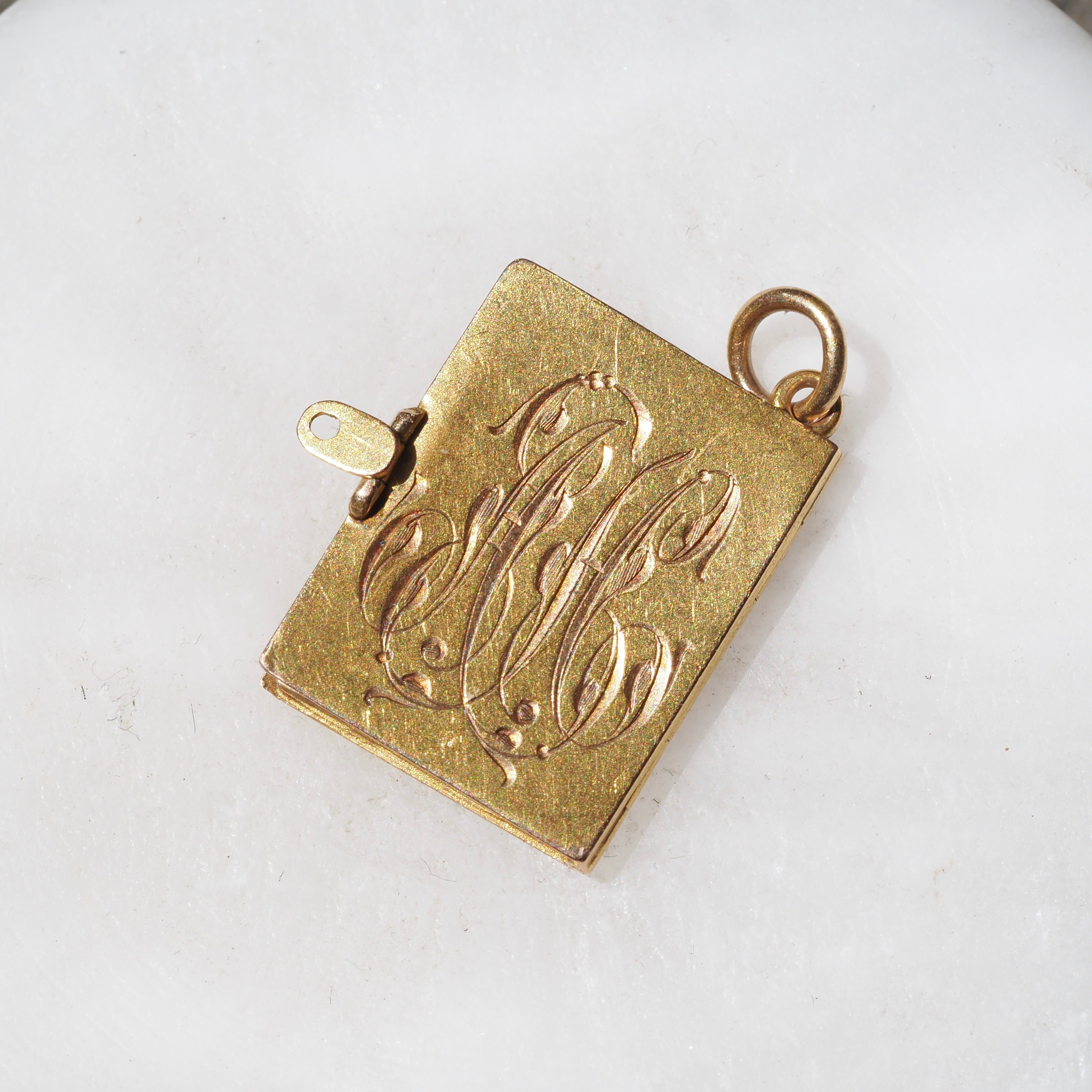 Antique French Bloomed 18k Gold Fleur de Lis "Amitie Sincere" Book Locket