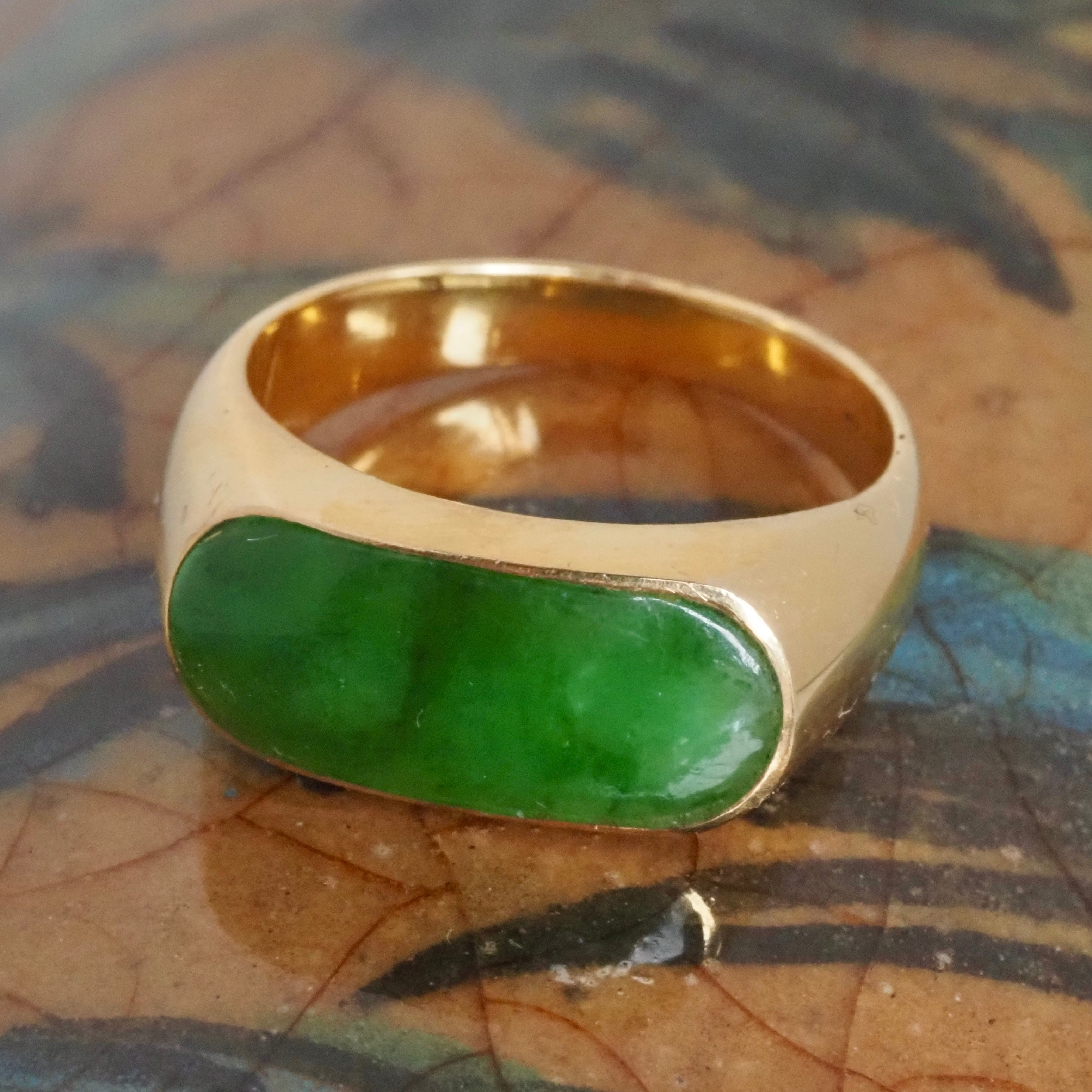 Vintage Jade 18k Gold Saddle Ring