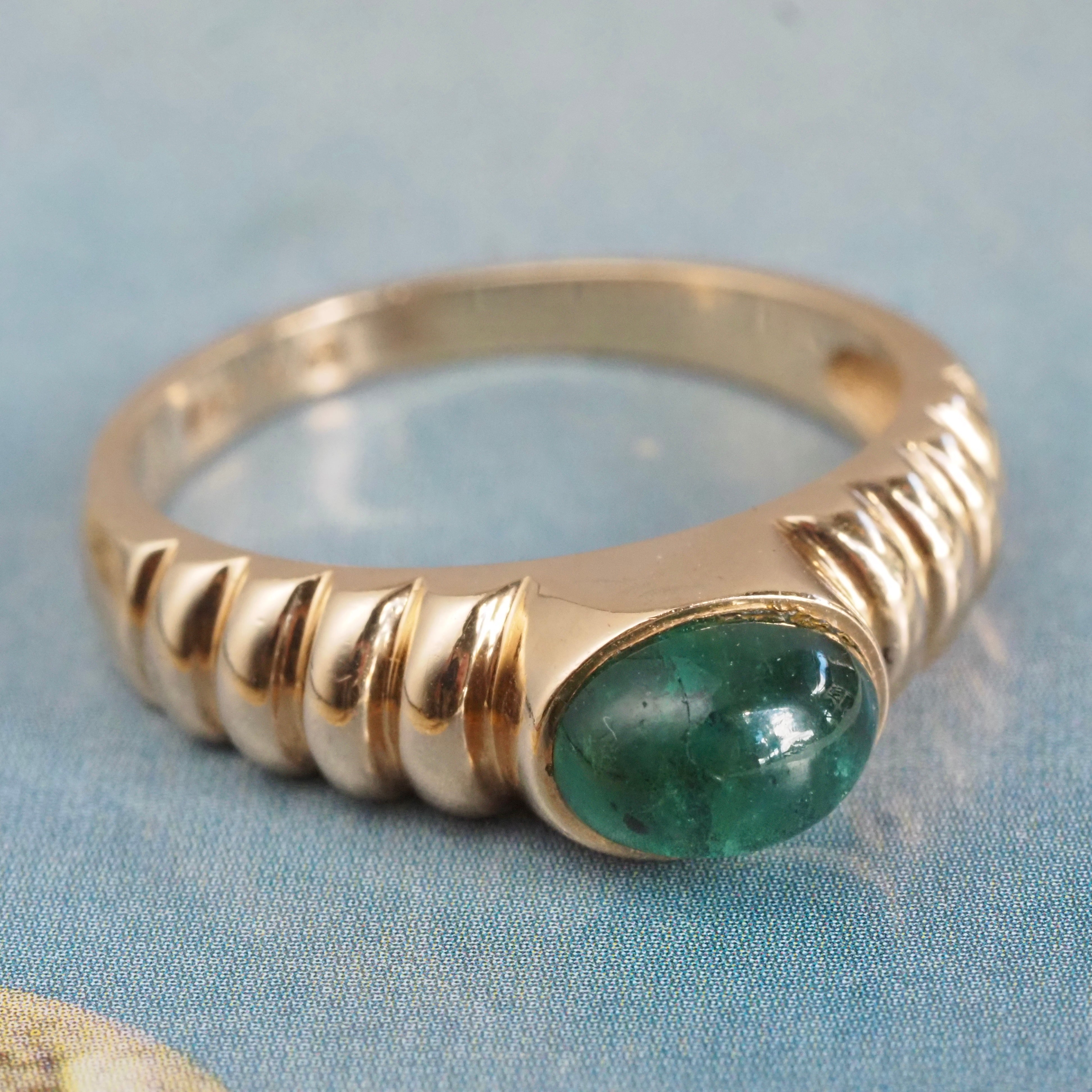Vintage Bezel Set Cabochon Emerald Ridged 14k Gold Ring