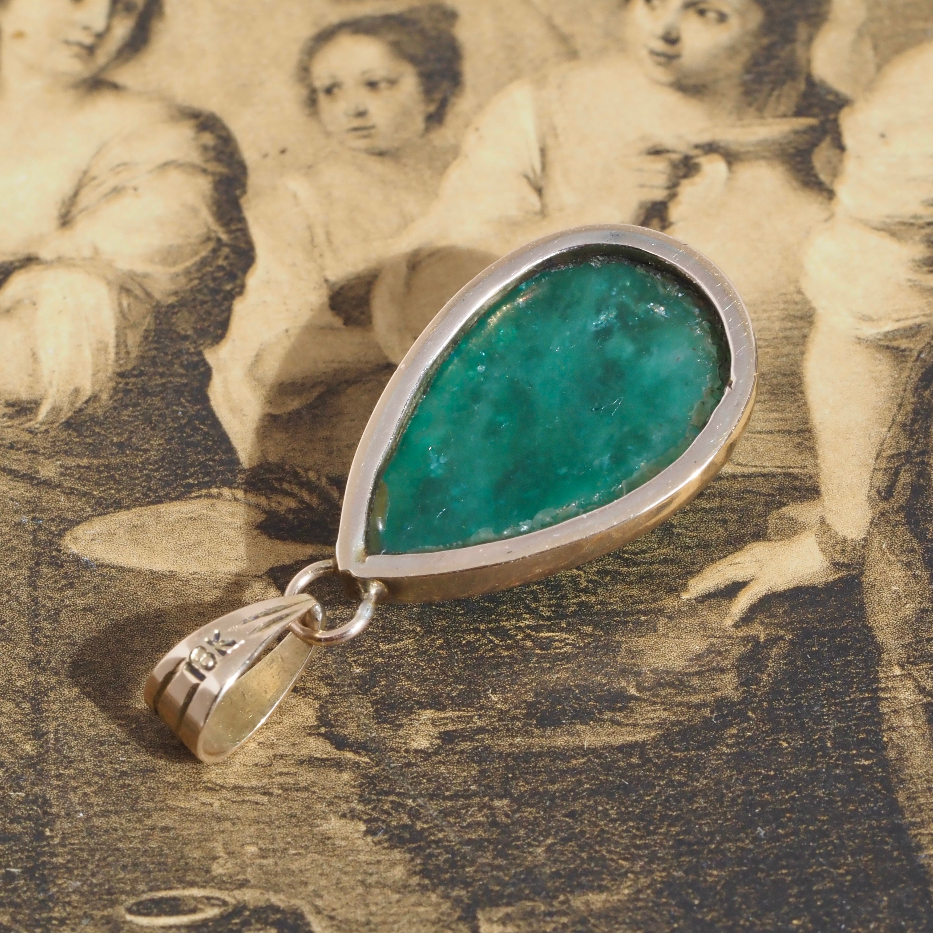 Vintage Teardrop Emerald Cabochon 18k Gold Pendant