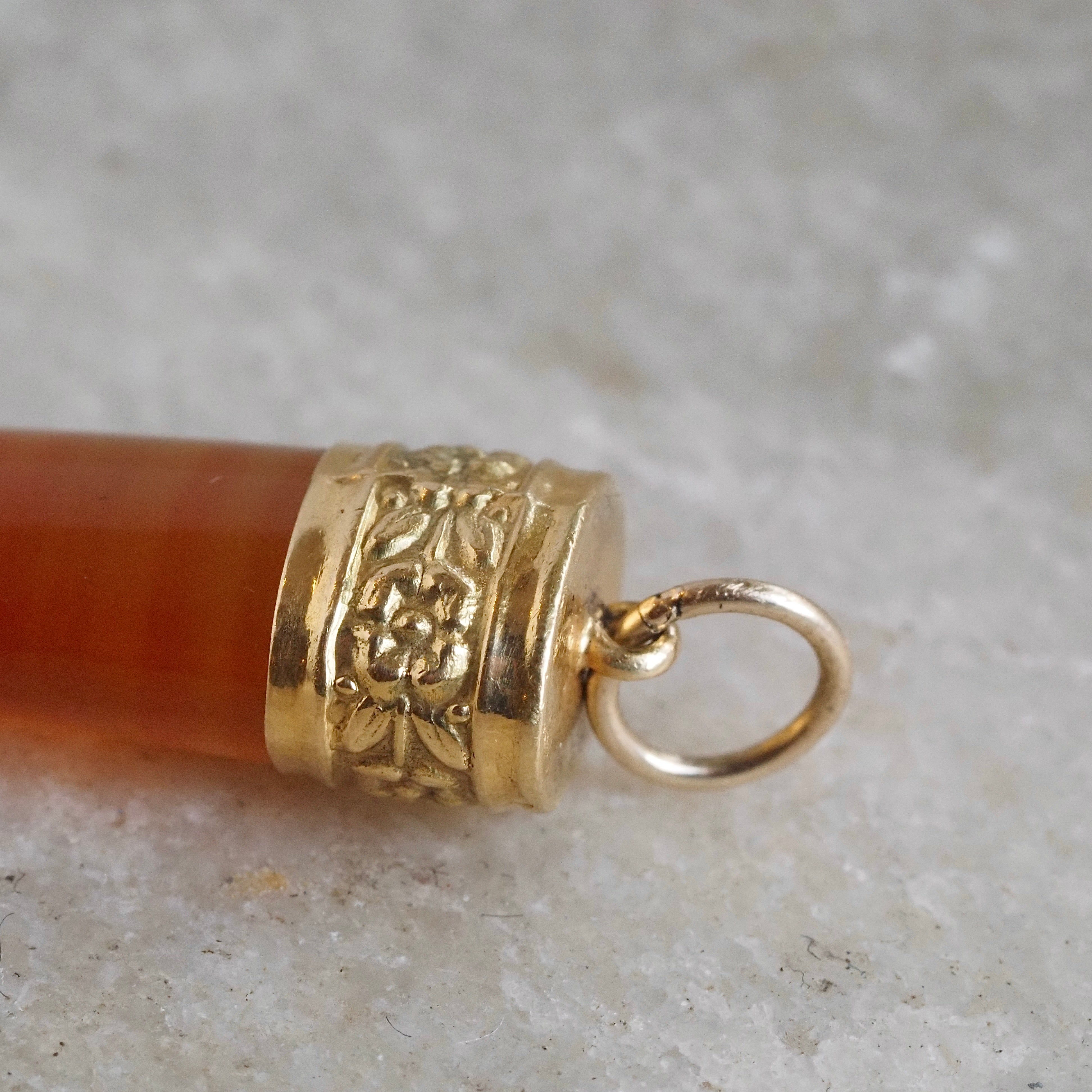 Antique Mano Figa Agate 18k Gold Pendant